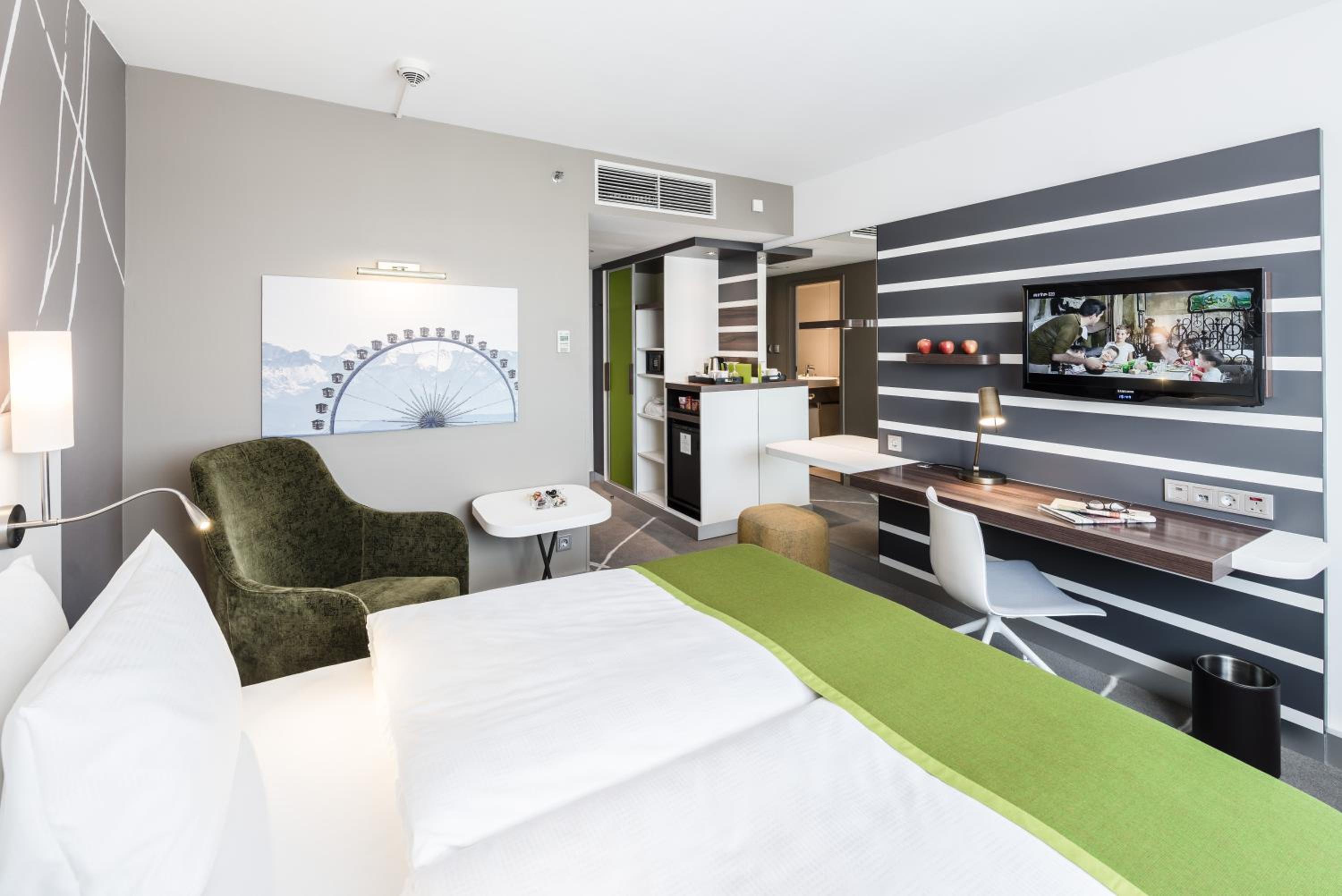 Premium Queen Room - Photo 3