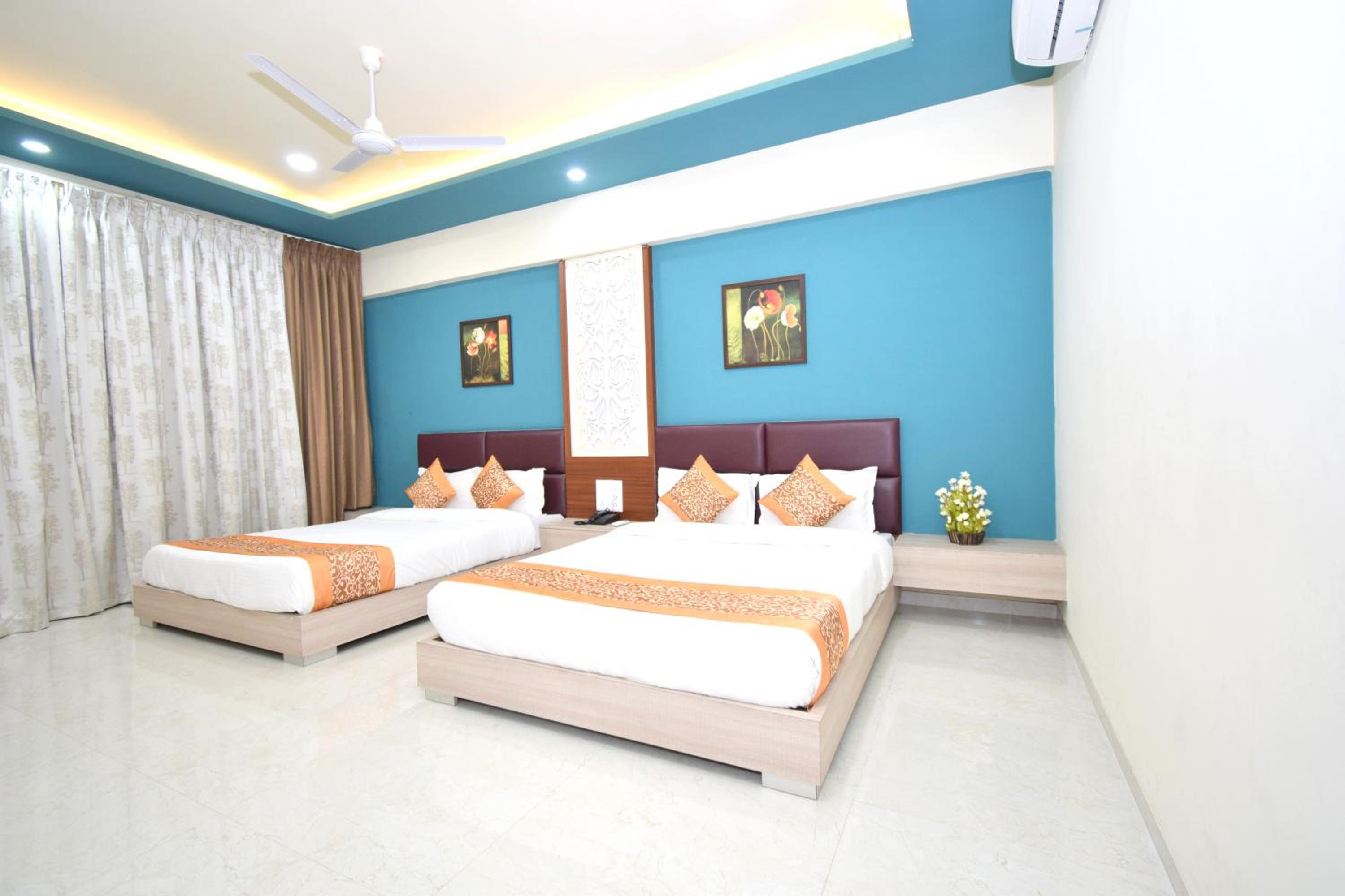 Superior Queen Room with Two Queen Beds - Photo 32
