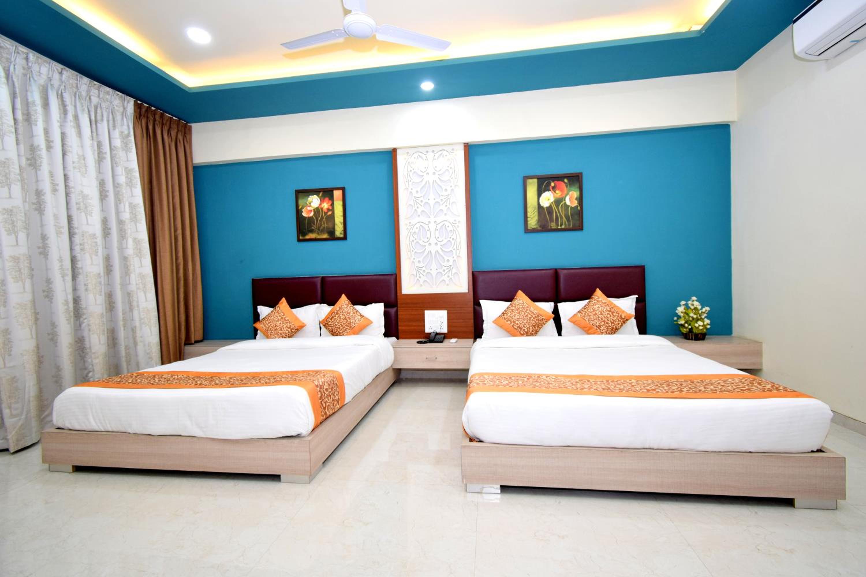Superior Queen Room with Two Queen Beds - Photo 22