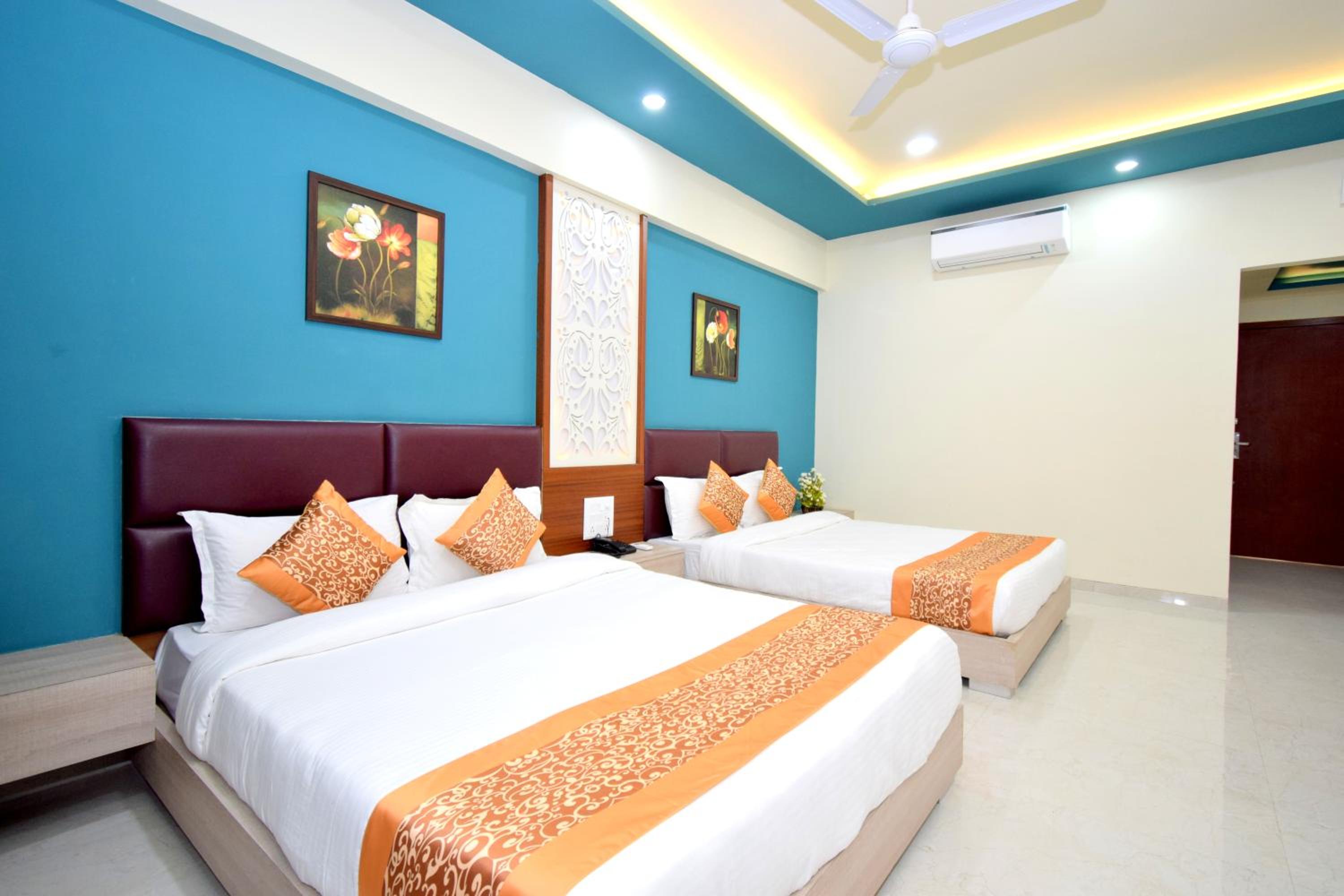 Superior Queen Room with Two Queen Beds - Photo 26