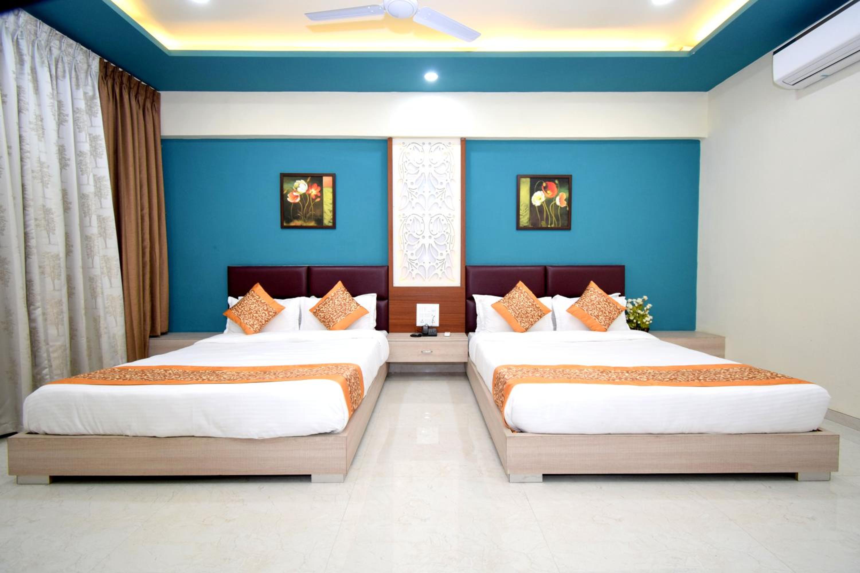 Superior Queen Room with Two Queen Beds - Photo 27