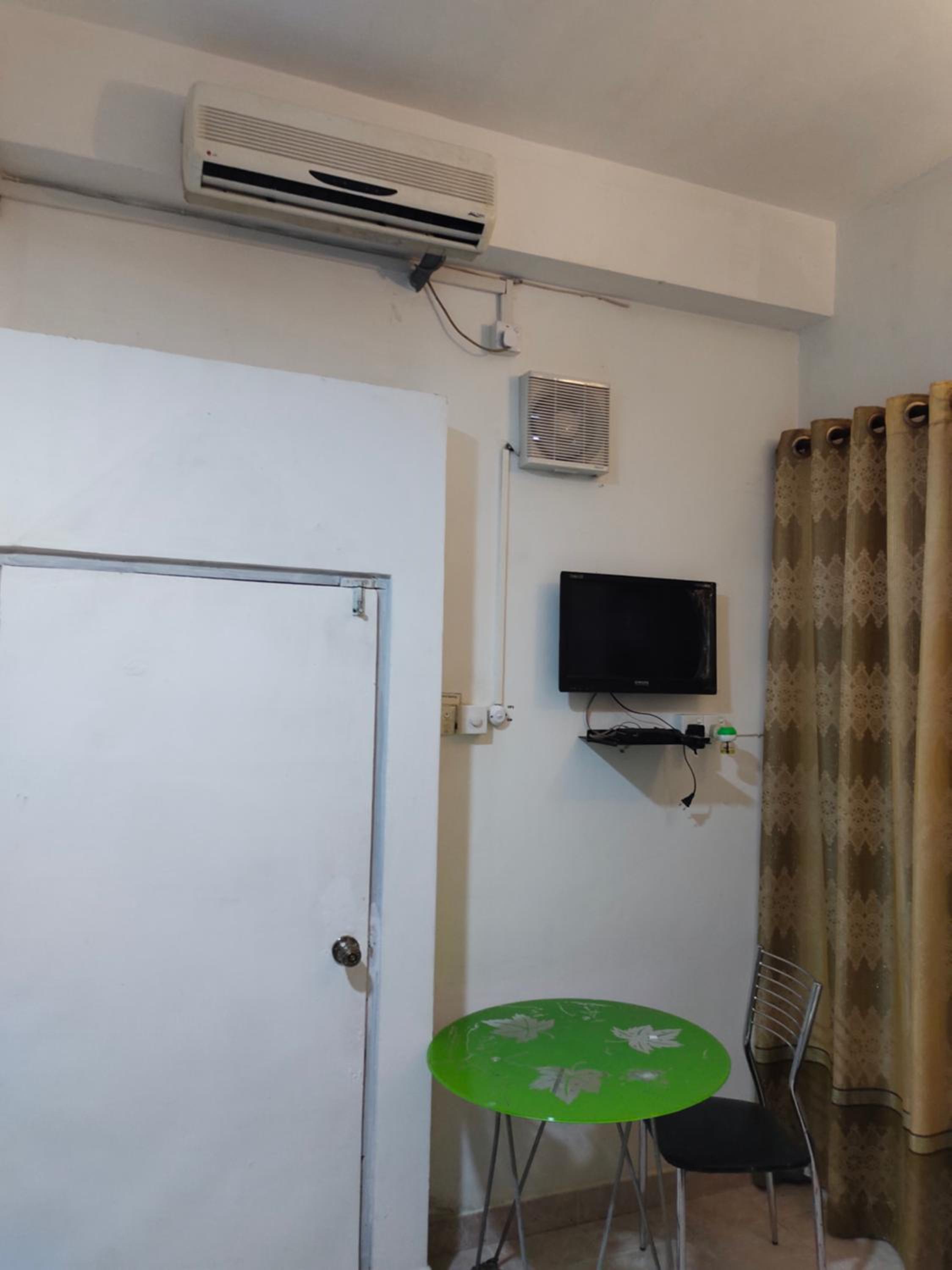 Budget Double Room - Photo 6