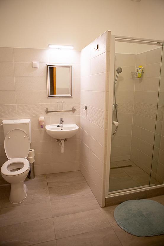 Twin Room with Private Bathroom photo 2