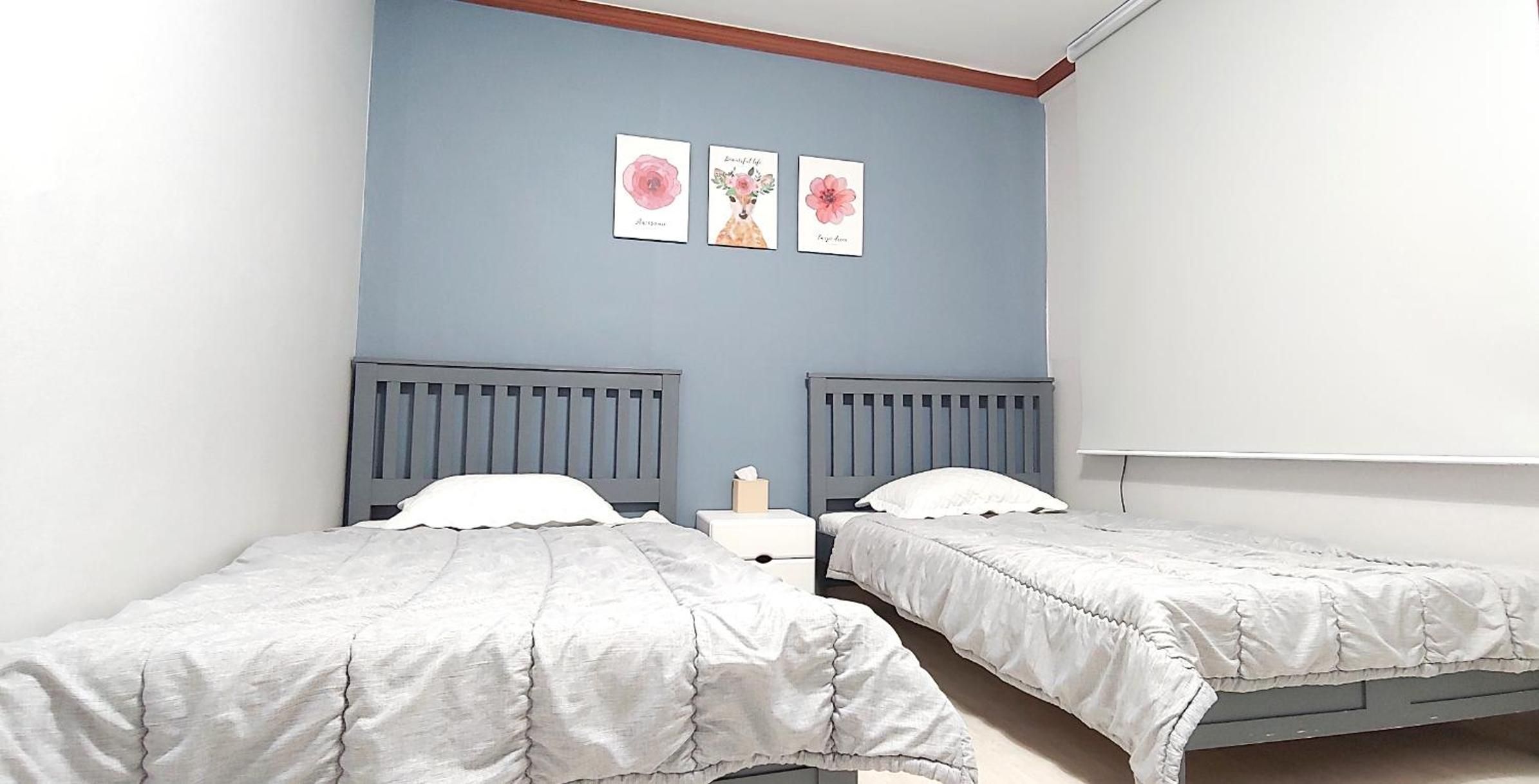 Twin Room with Private Bathroom - Photo 5