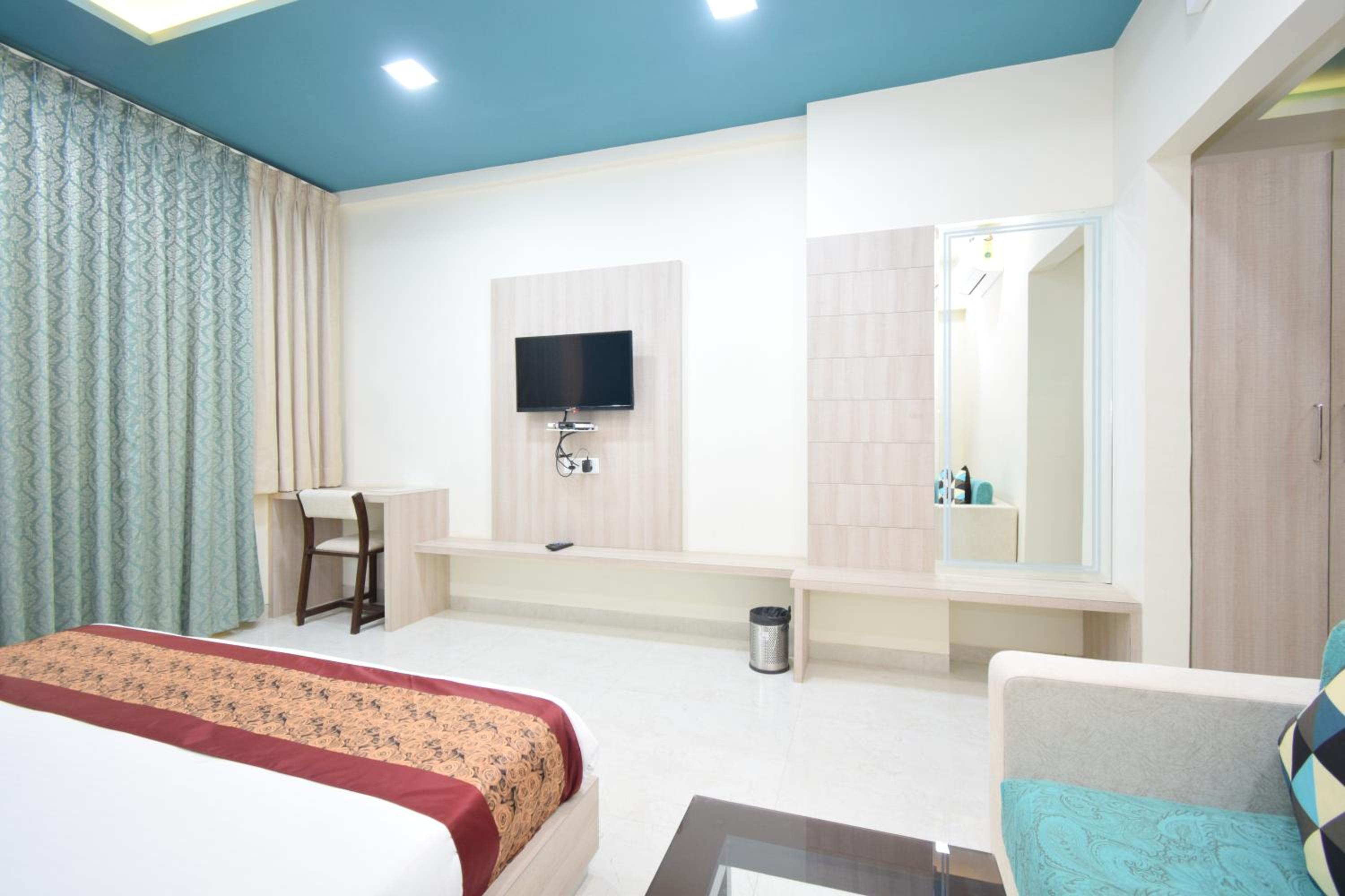 Deluxe King Room - Photo 57