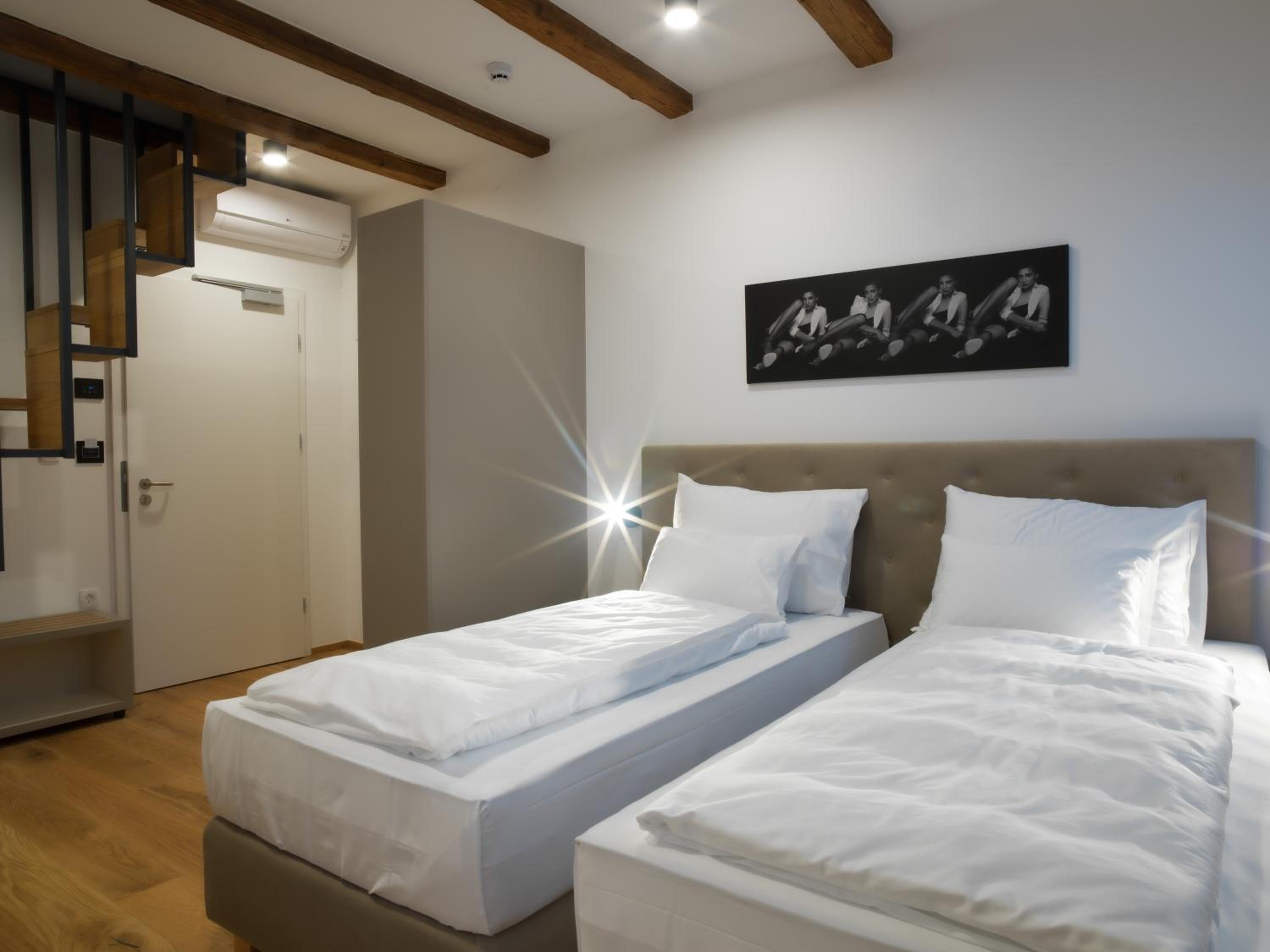 Double Room - Photo 3