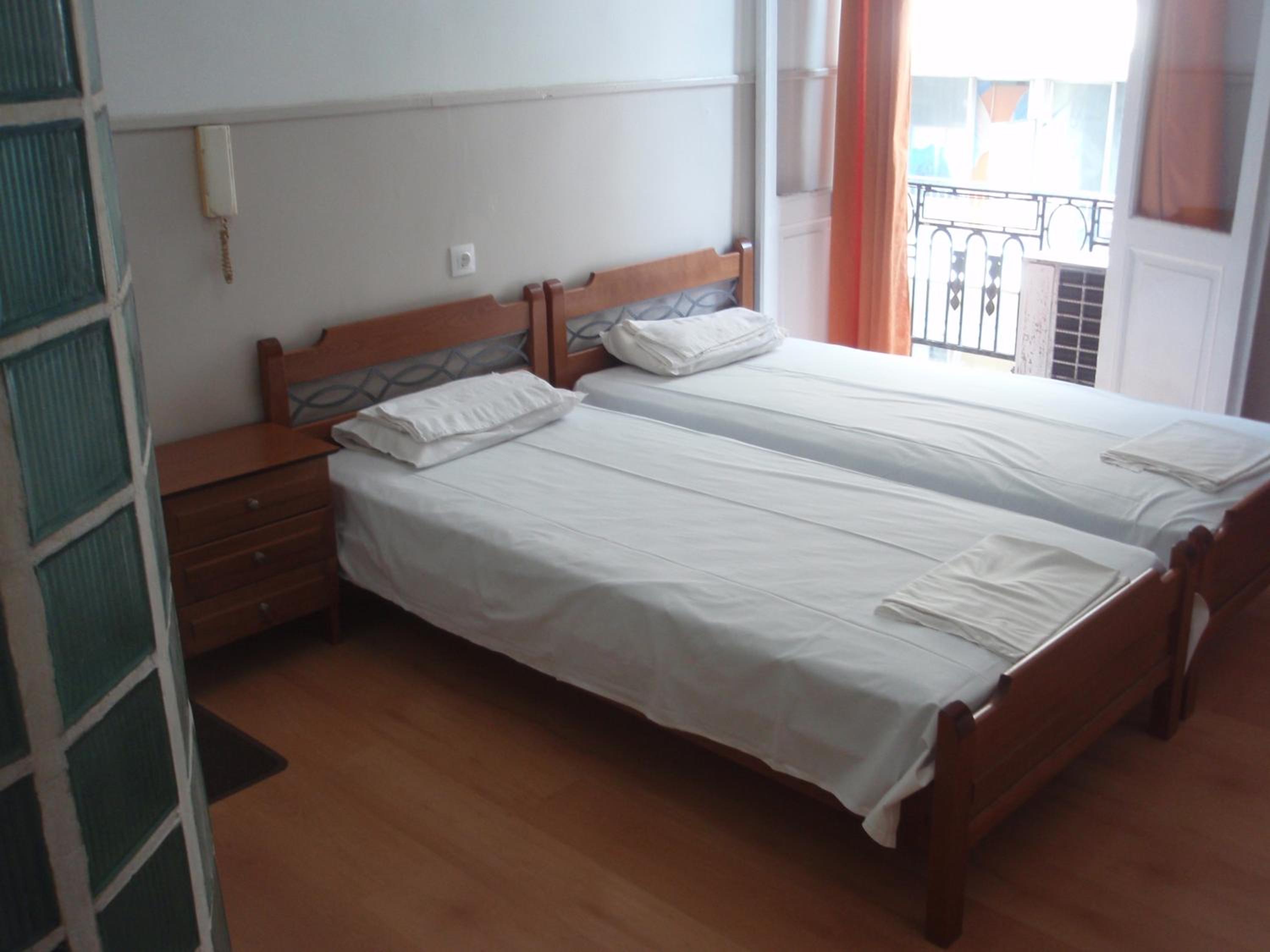 Double or Twin Room - Photo 5