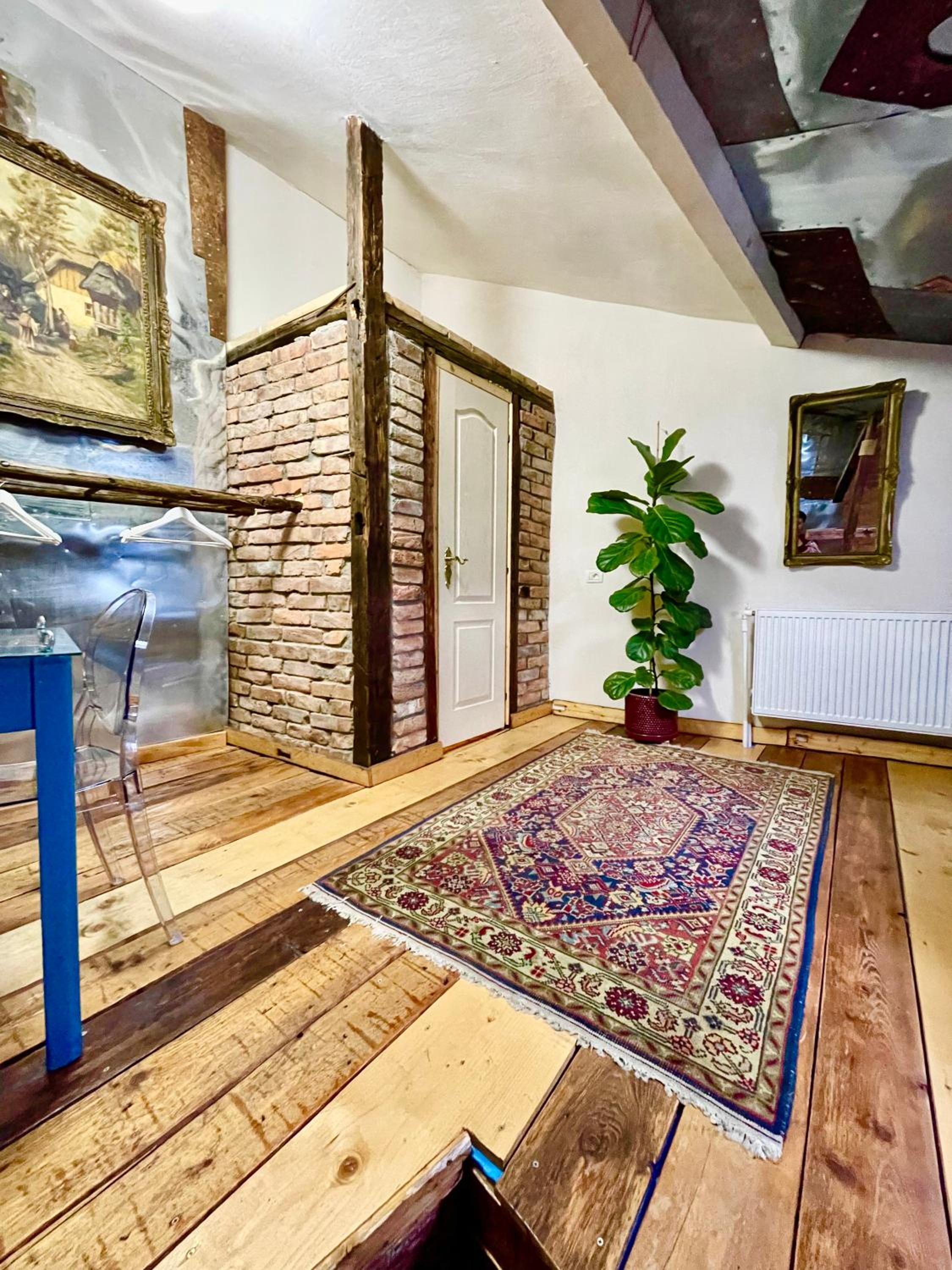 Apartment - Split Level - Photo 18