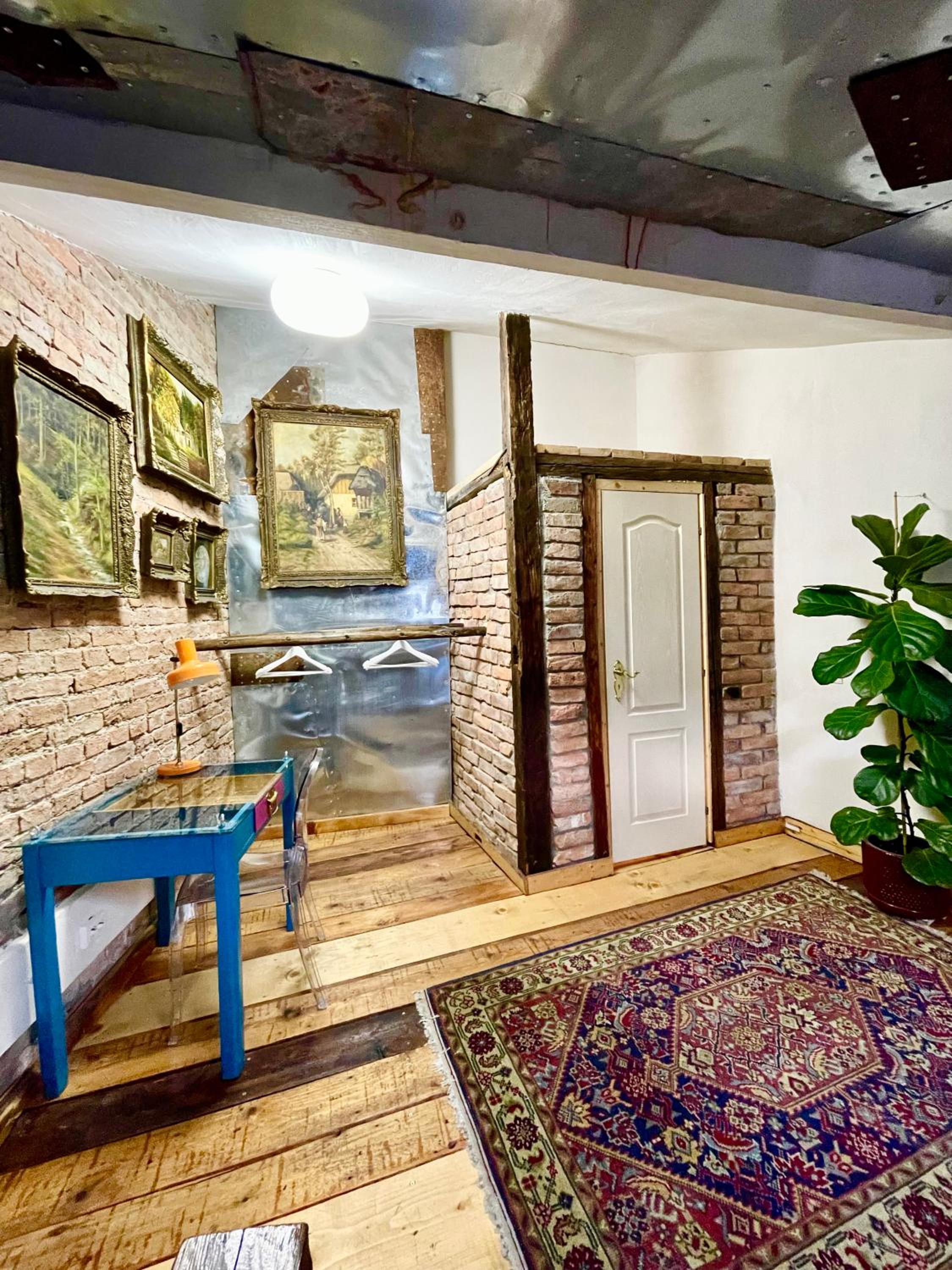 Apartment - Split Level - Photo 19