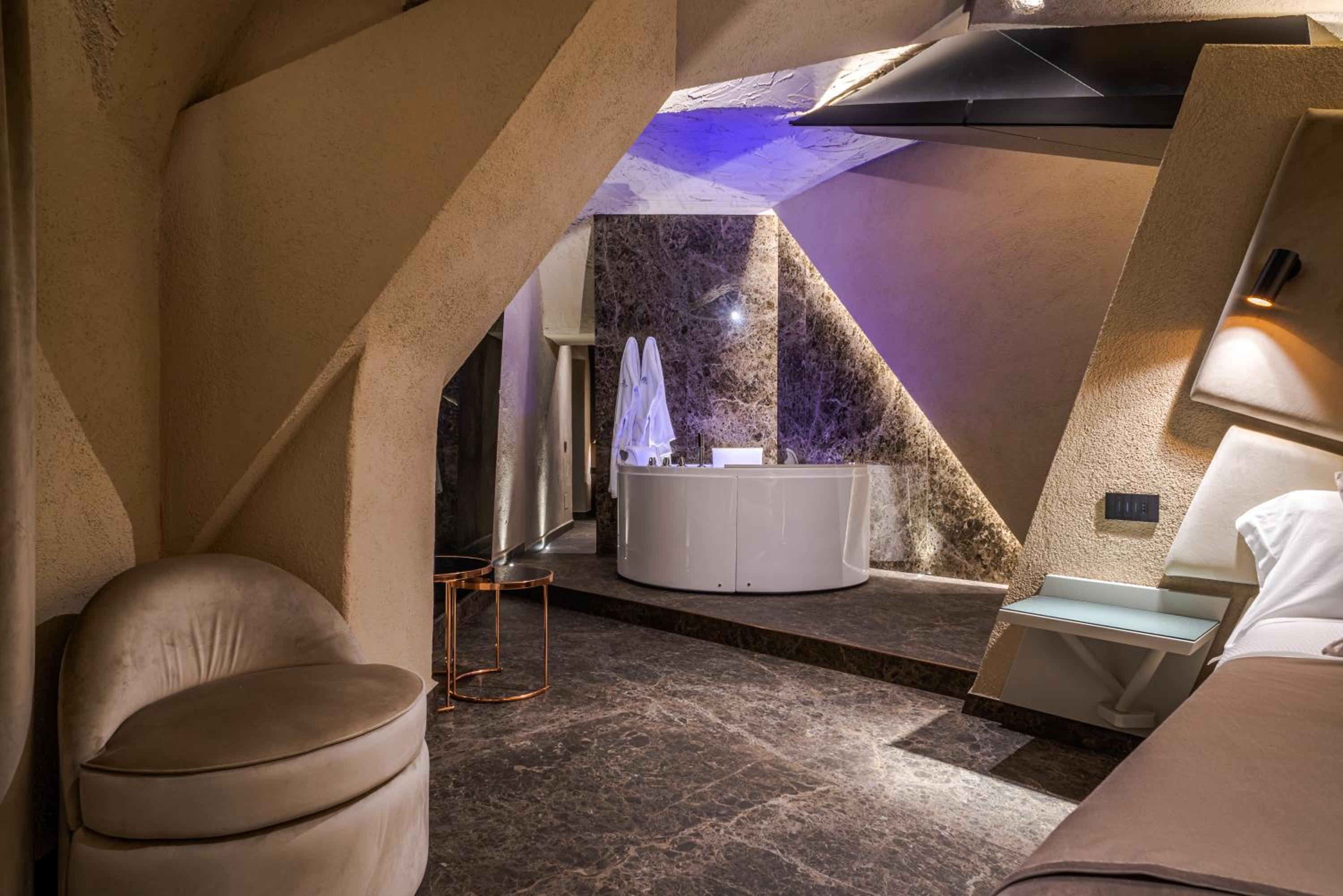 King Room with Spa Bath photo 2