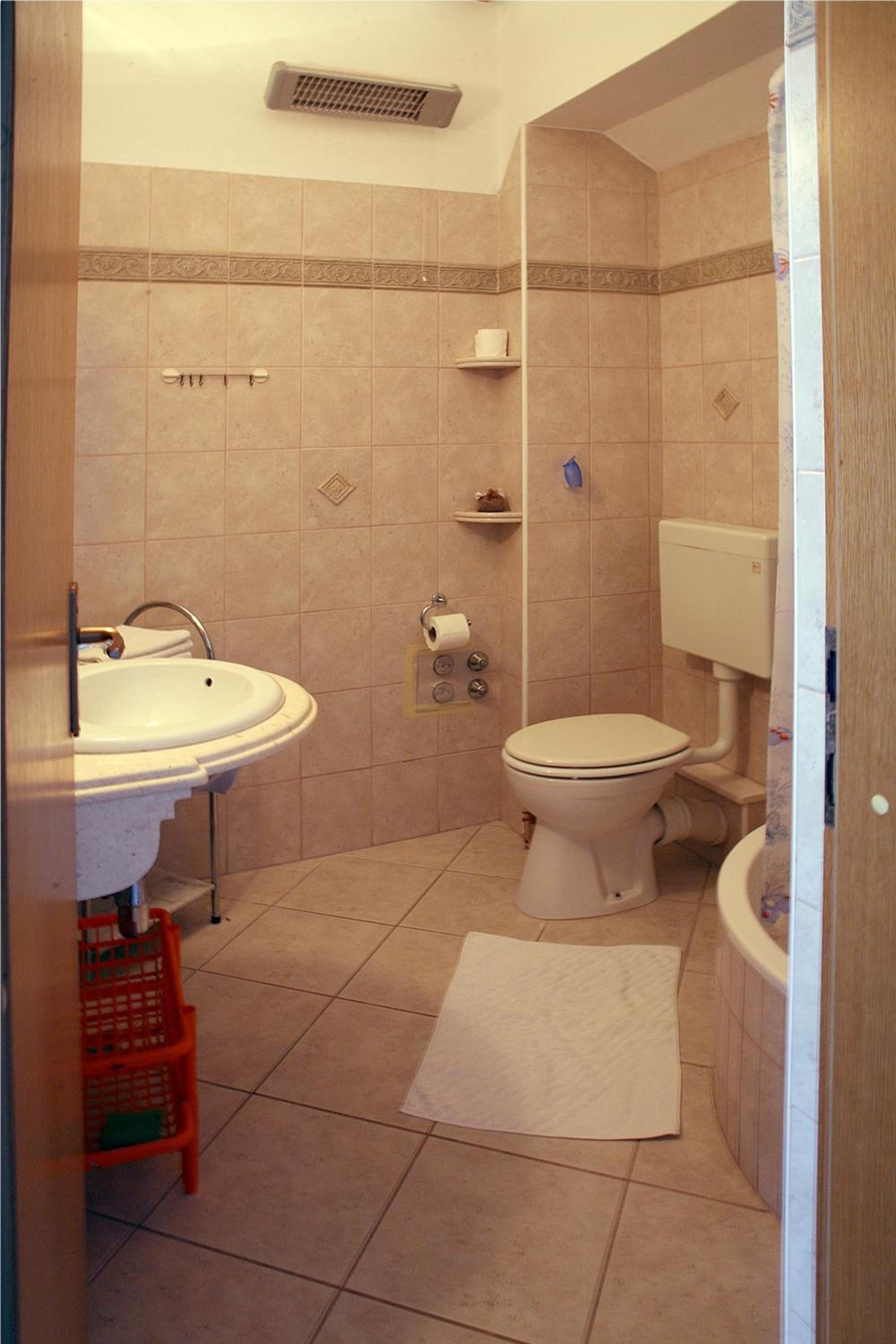 One-Bedroom Apartment with Sea View (5 Adults) - Photo 5