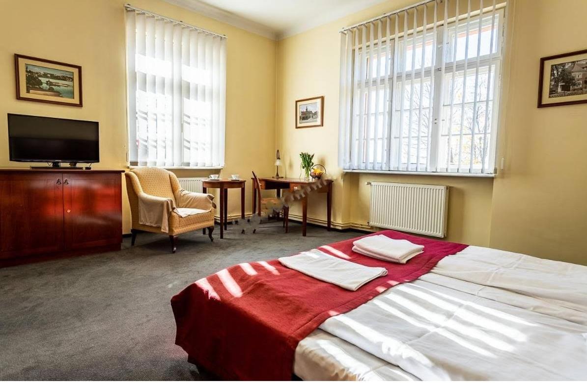 Double or Twin Room with Lake View photo 1