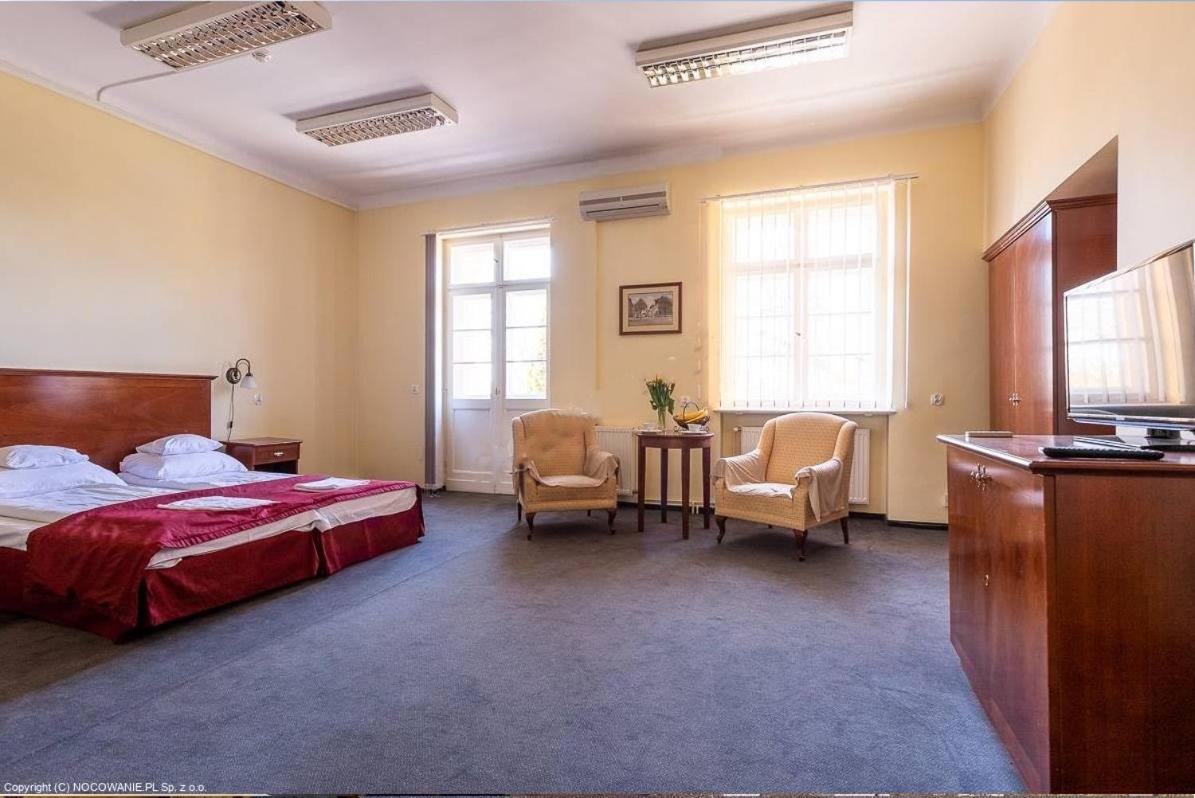 Double or Twin Room with Lake View photo 3
