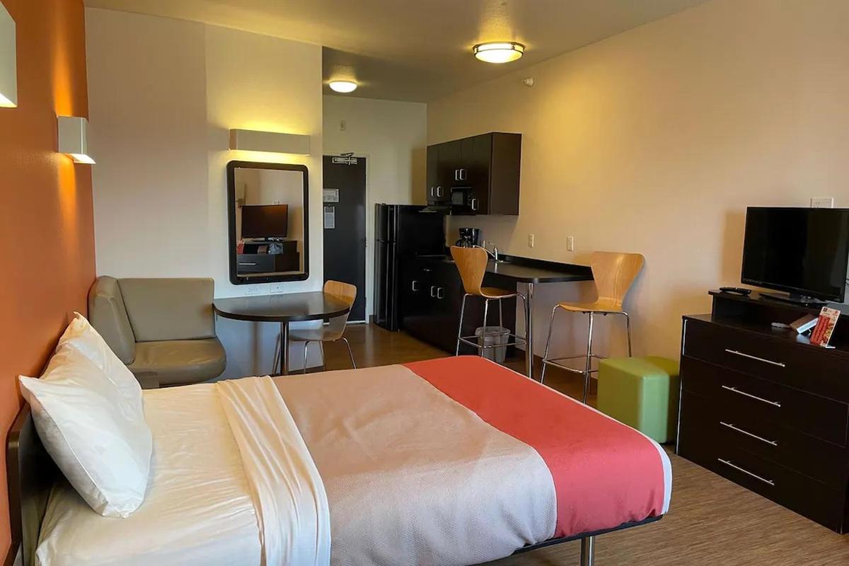 Studio Suite With One Queen Bed, One Twin Bed And Kitchenette, Non-Smoking photo 1