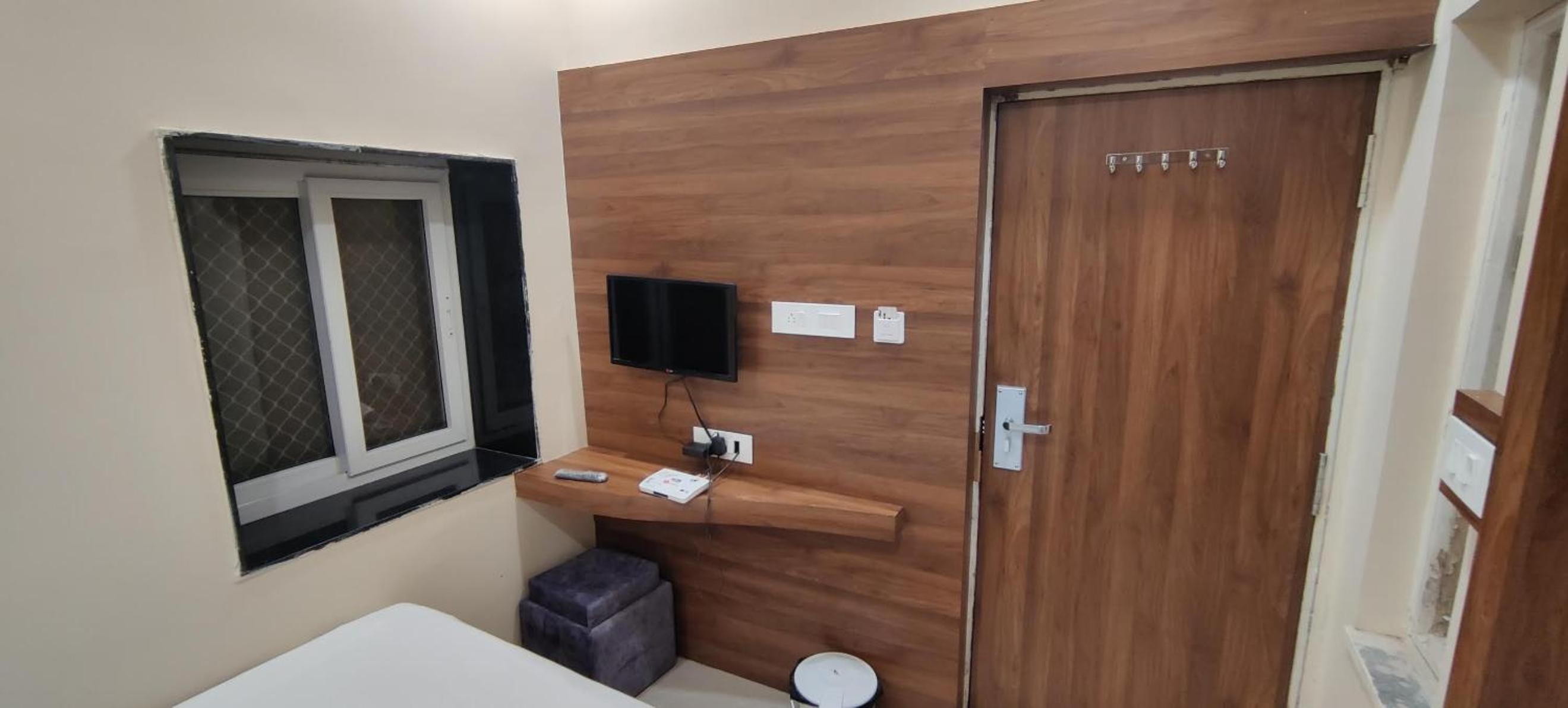 Small Single Room - Photo 1