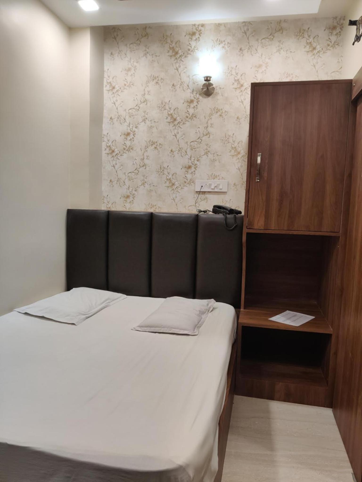 Small Double Room photo 2