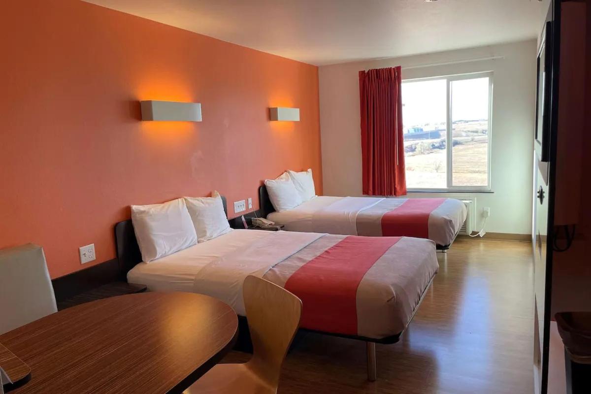 Double Room with Two Double Beds and Bath Tub - Mobility Accessible/Non-Smoking photo 1