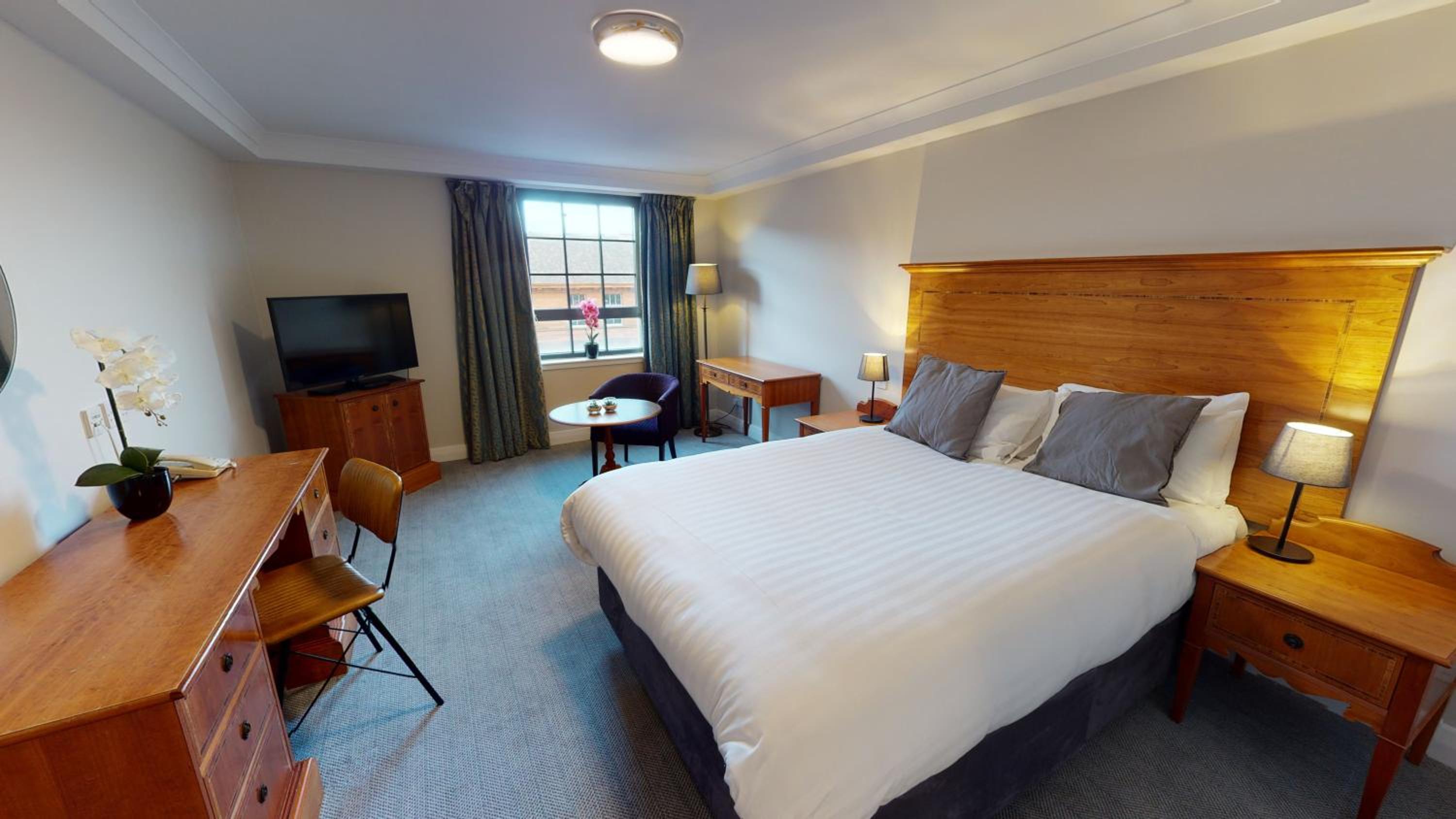 One-Bedroom Standard Double Suite with Sofa Bed - Non-Smoking - Photo 1