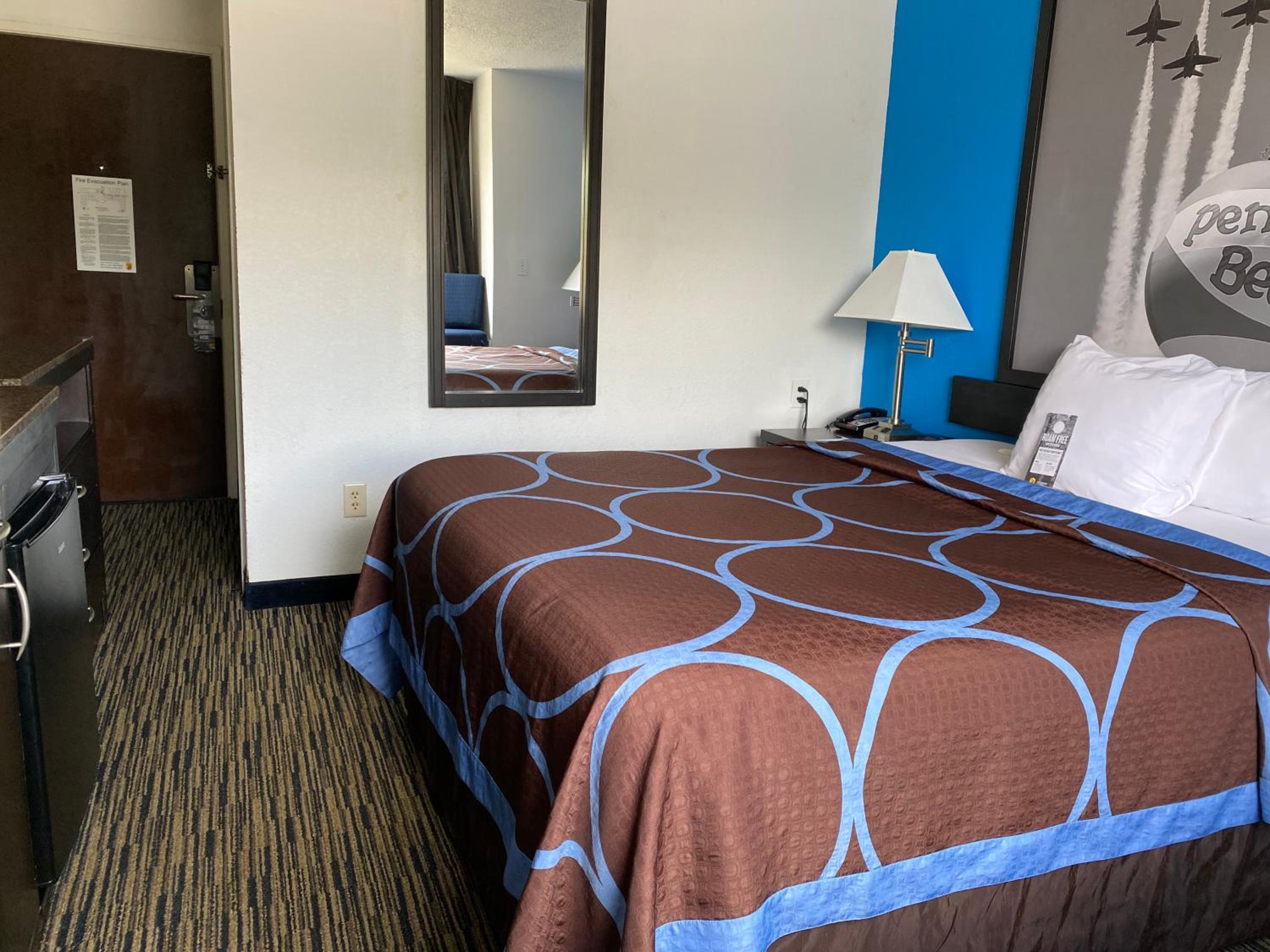 Queen Room - Mobility Access/Non-Smoking - Photo 3