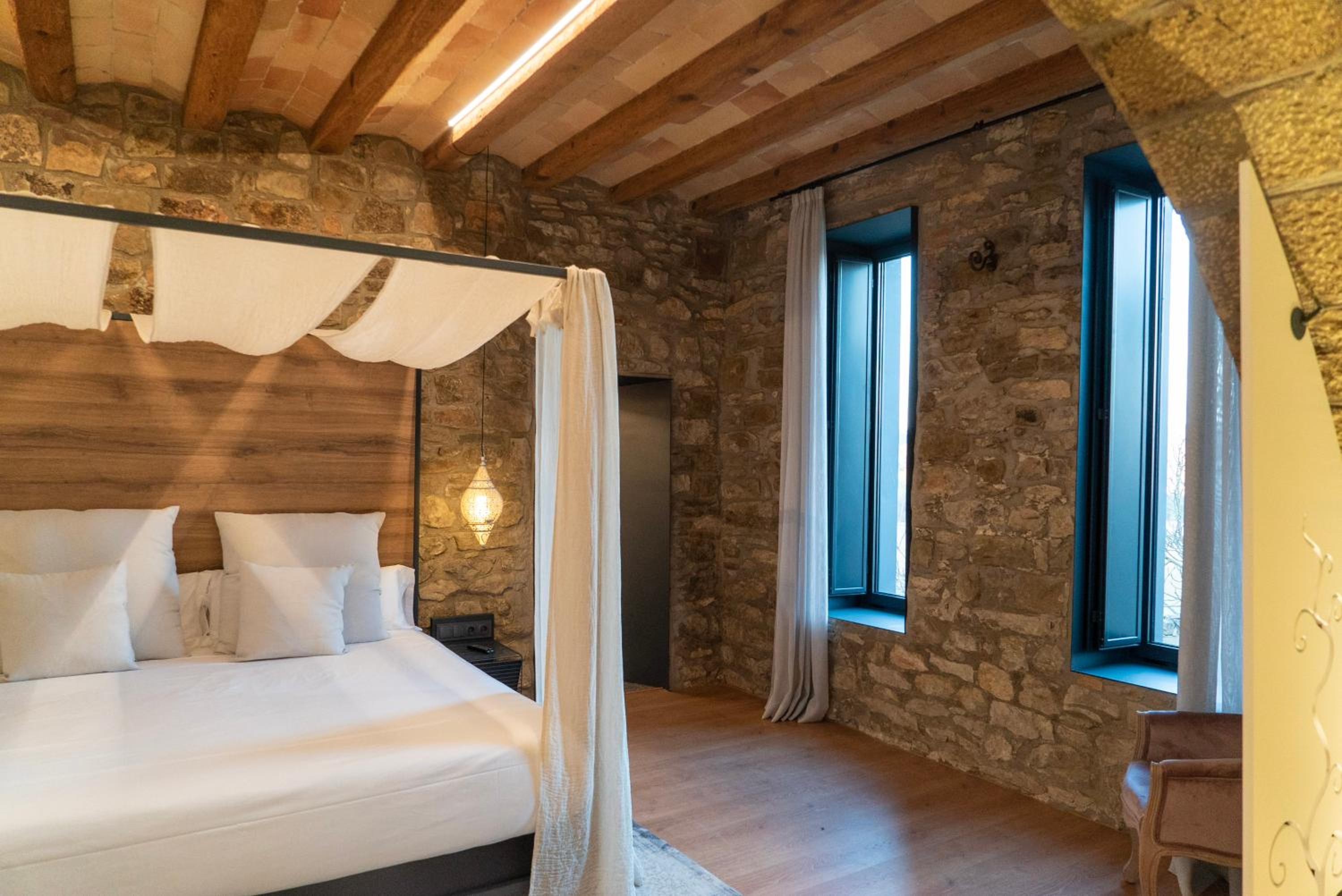 Deluxe Suite with Spa Bath - Photo 3