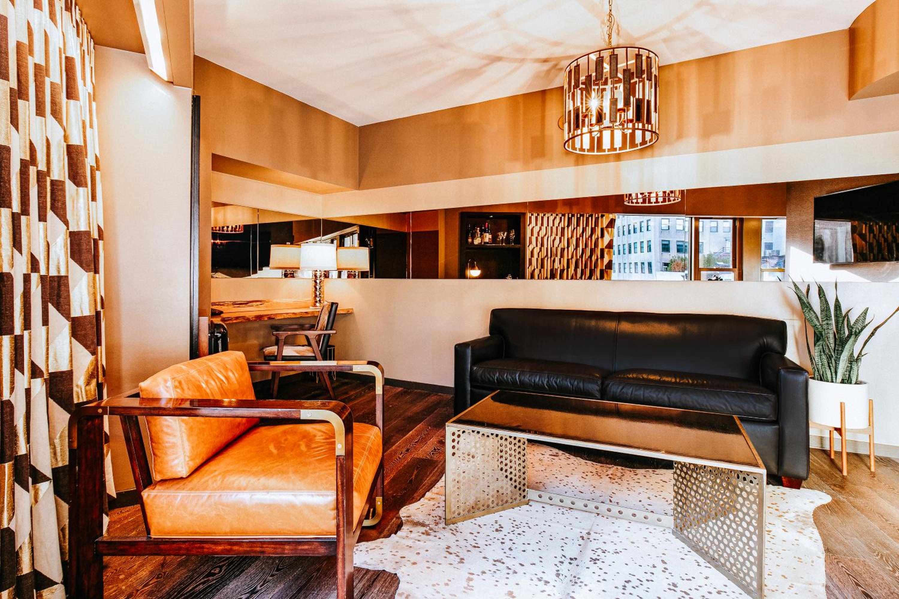 Deluxe One-Bedroom Suite