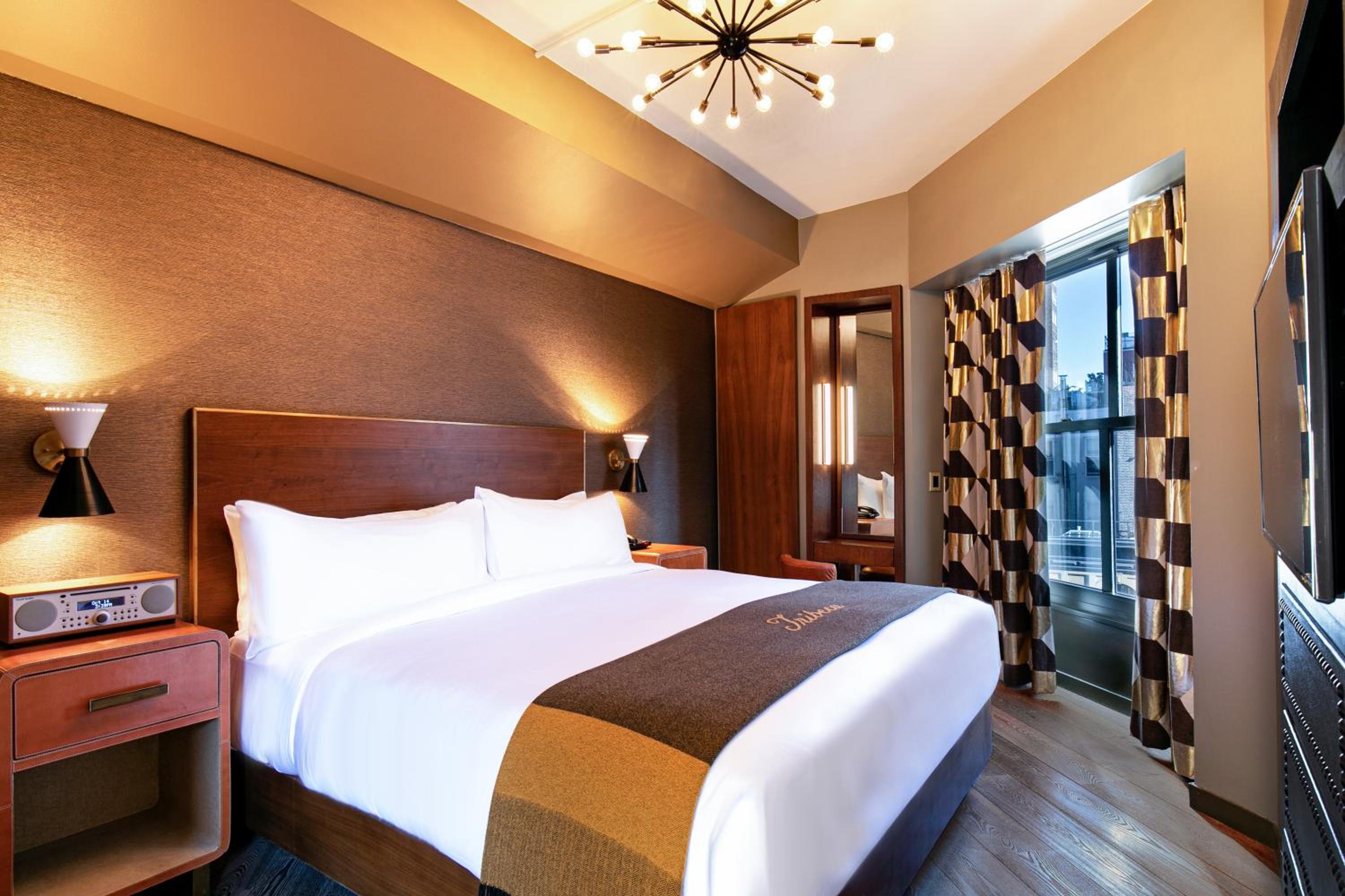 Deluxe One-Bedroom Suite