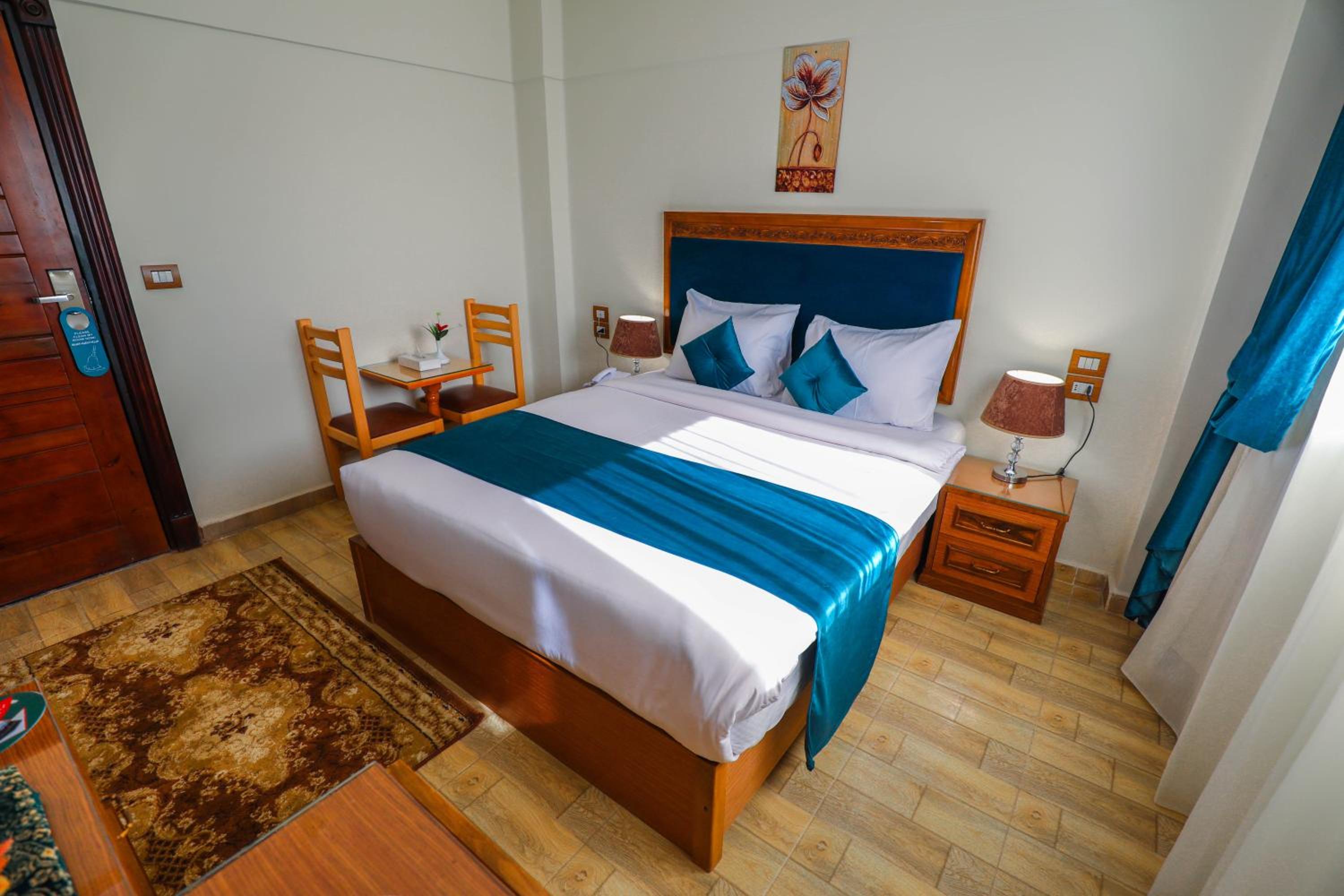 Standard Double or Twin Room - Photo 5