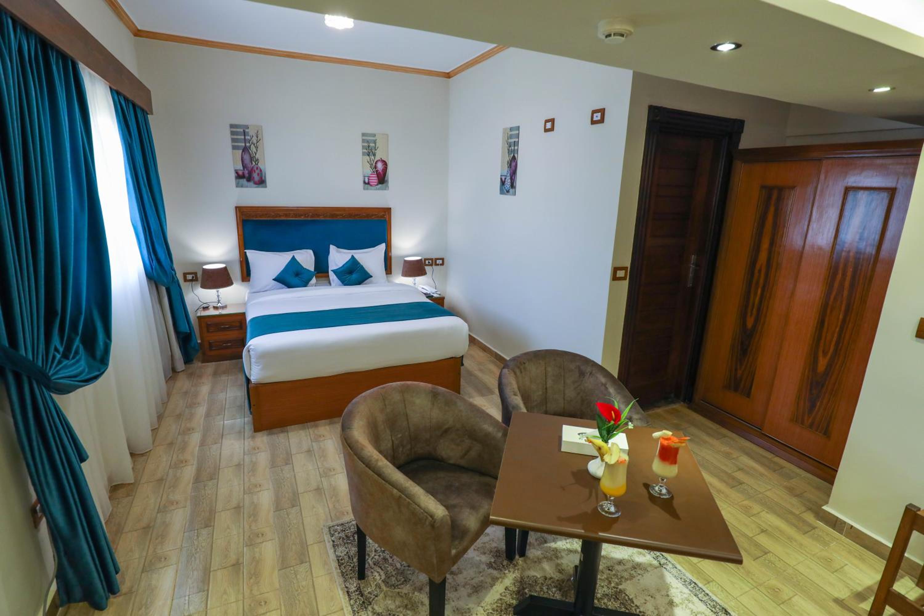 Suite - Photo 5