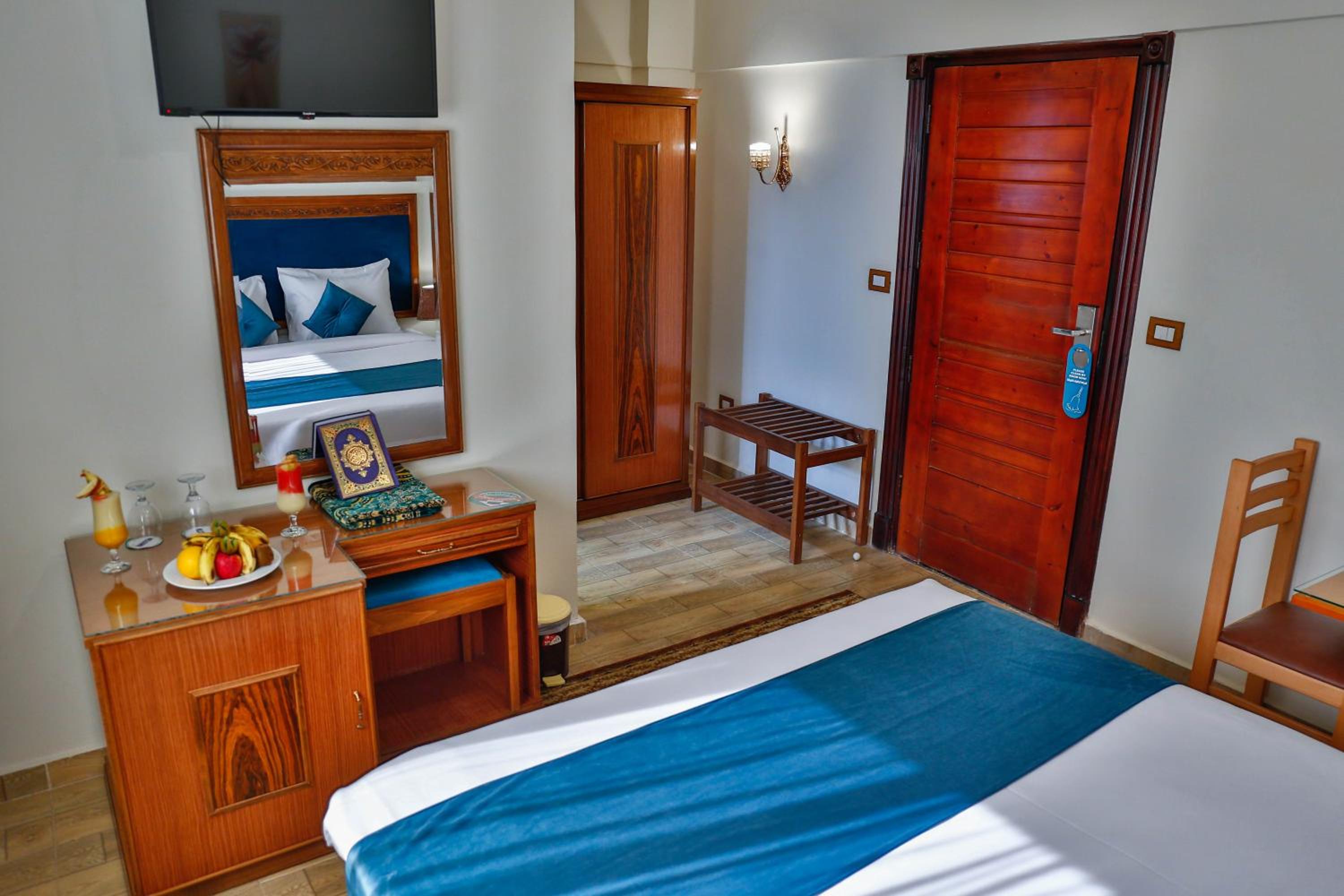 Standard Double or Twin Room - Photo 6