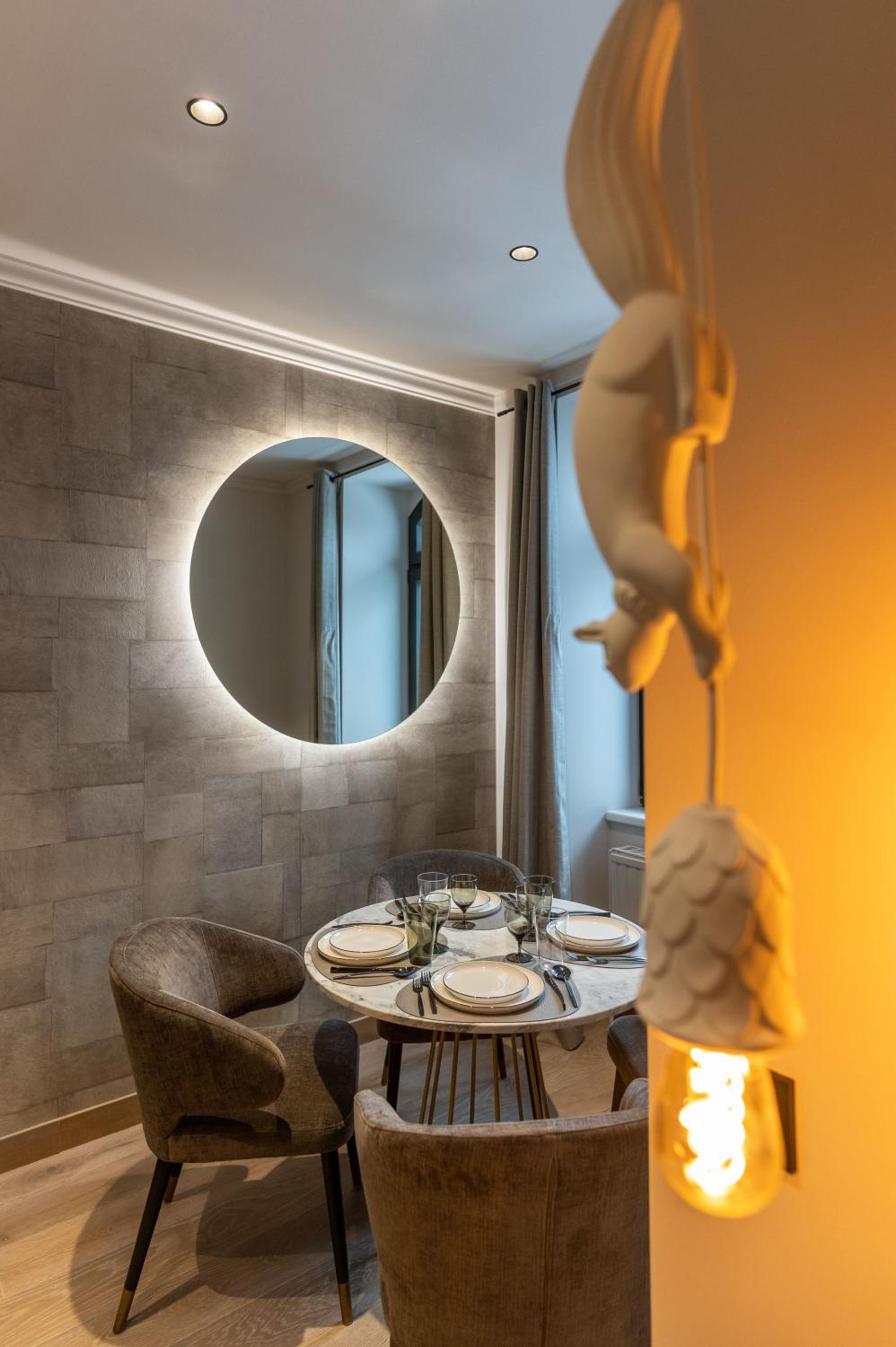 Two-Bedroom Apartment with Waterfall-View photo 2
