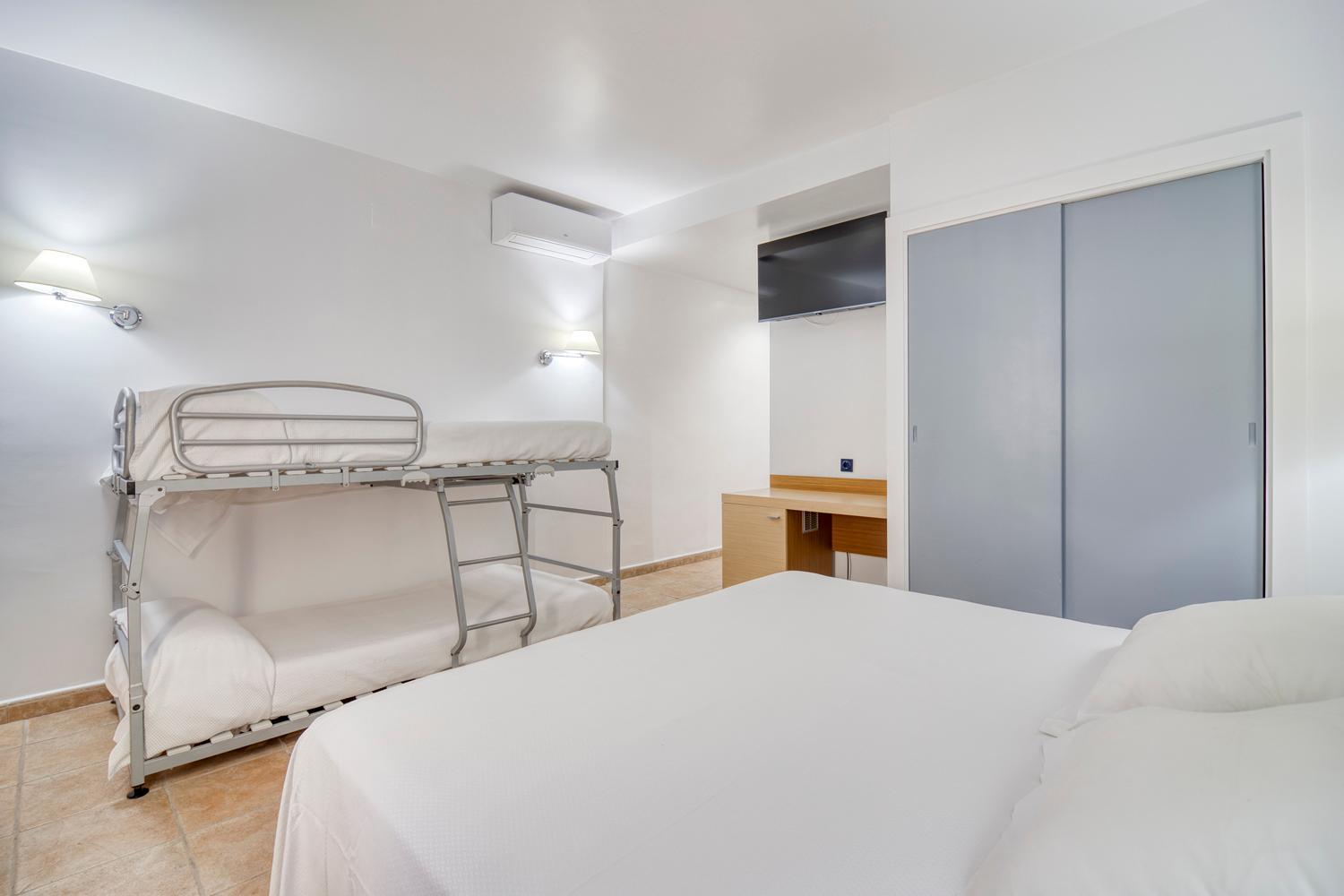 Habitación familiar con balcón