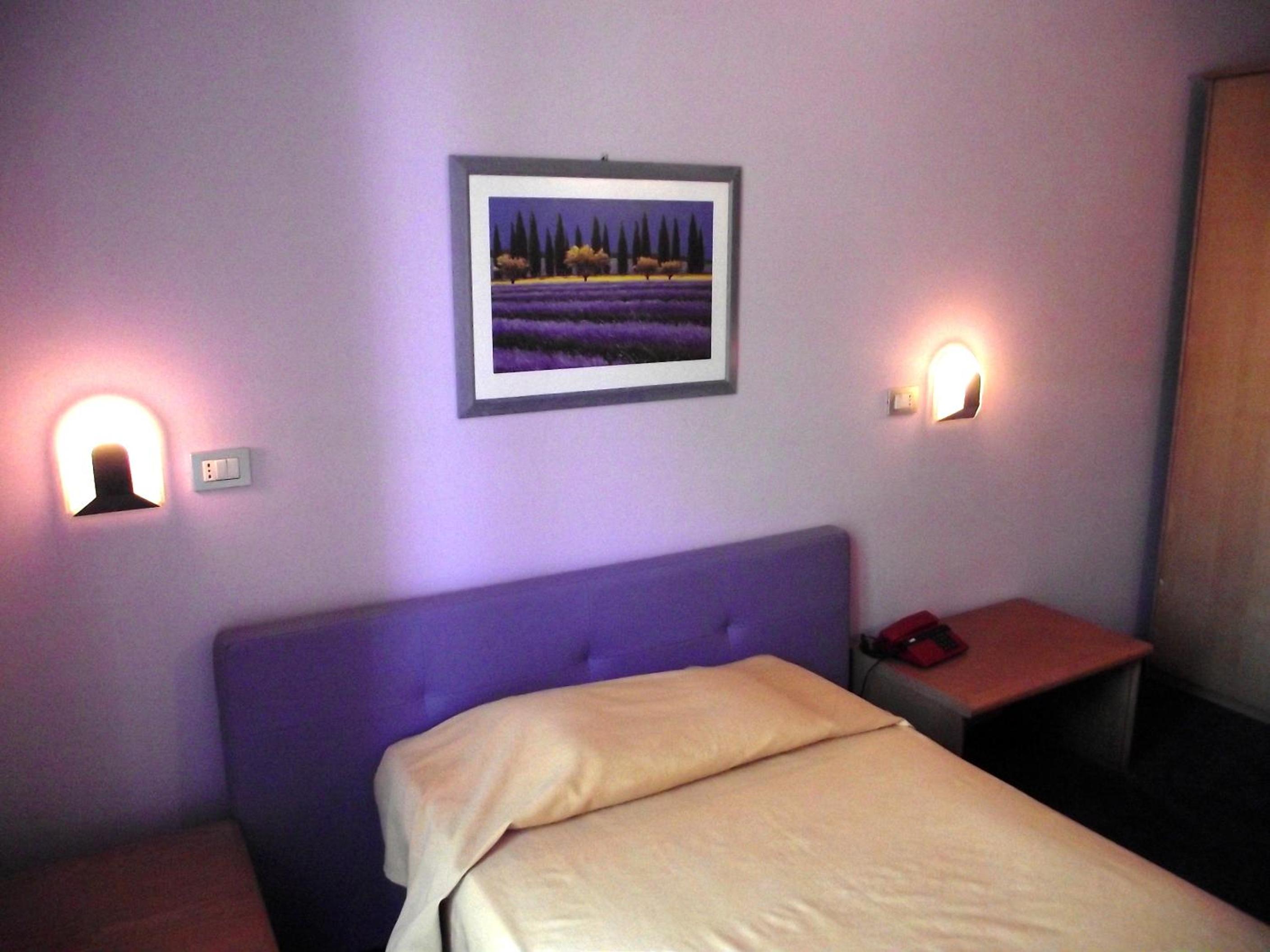 Single Room photo 3