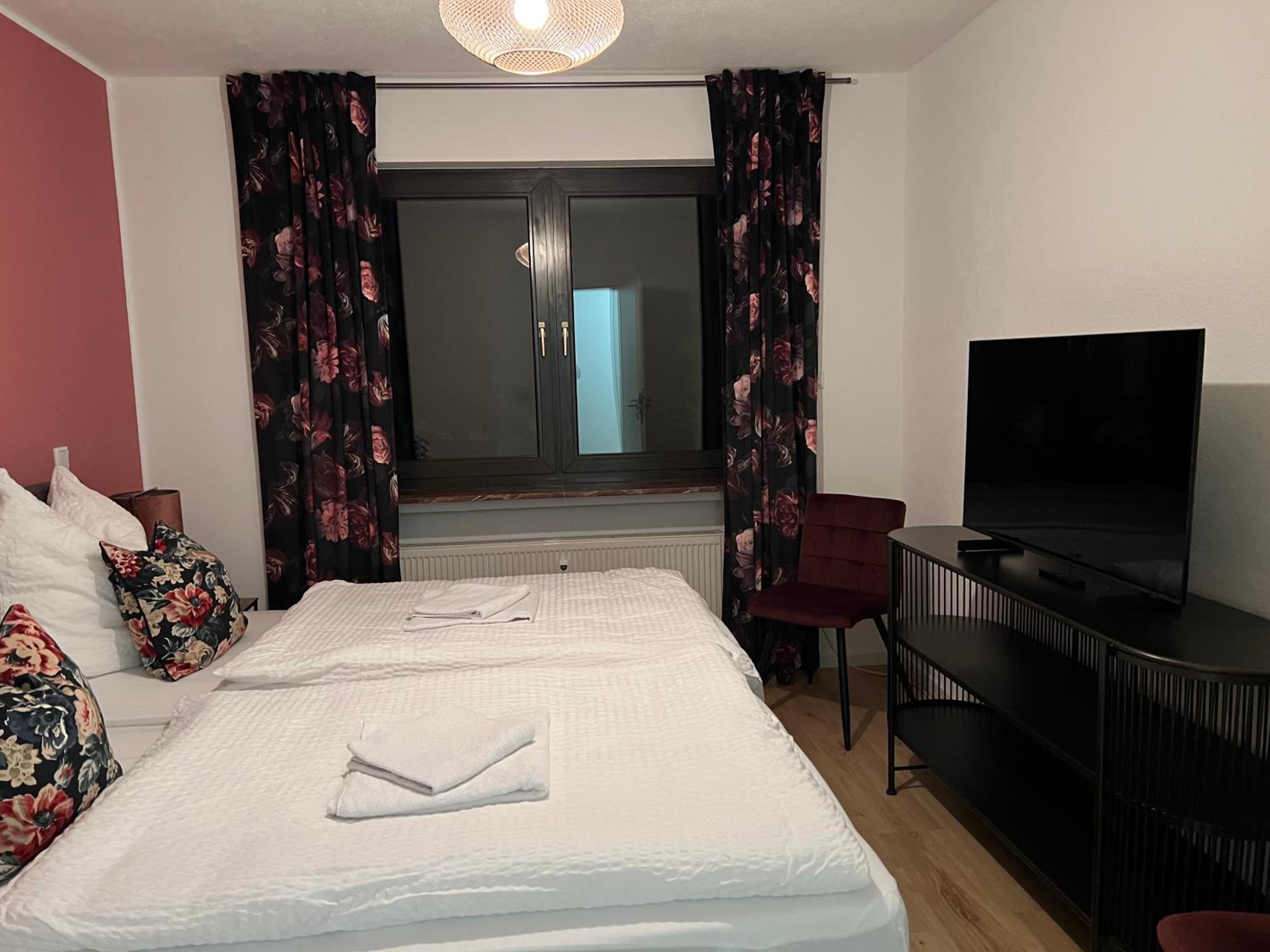 Apartment with Balcony - Photo 15