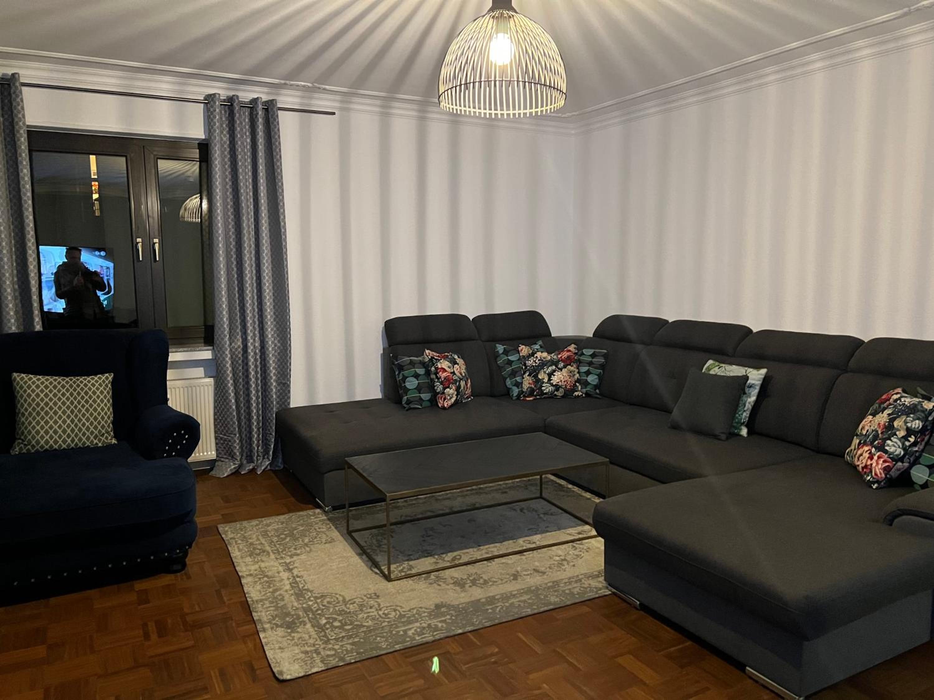 Apartment with Balcony - Photo 10