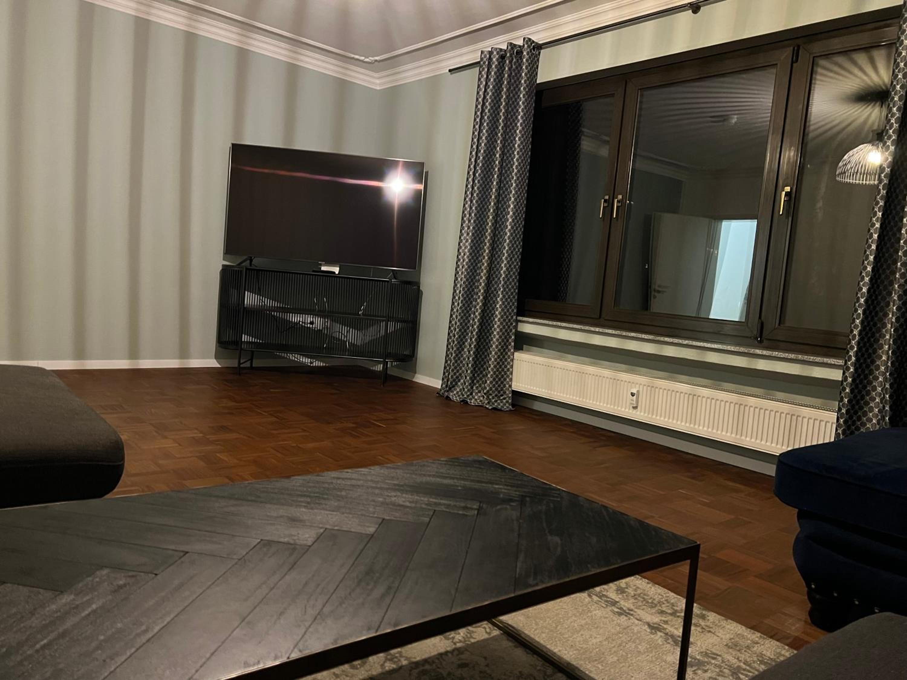 Apartment with Balcony - Photo 8