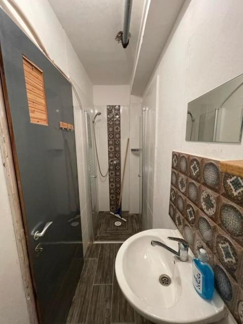 Family Room with Private Bathroom - Photo 12