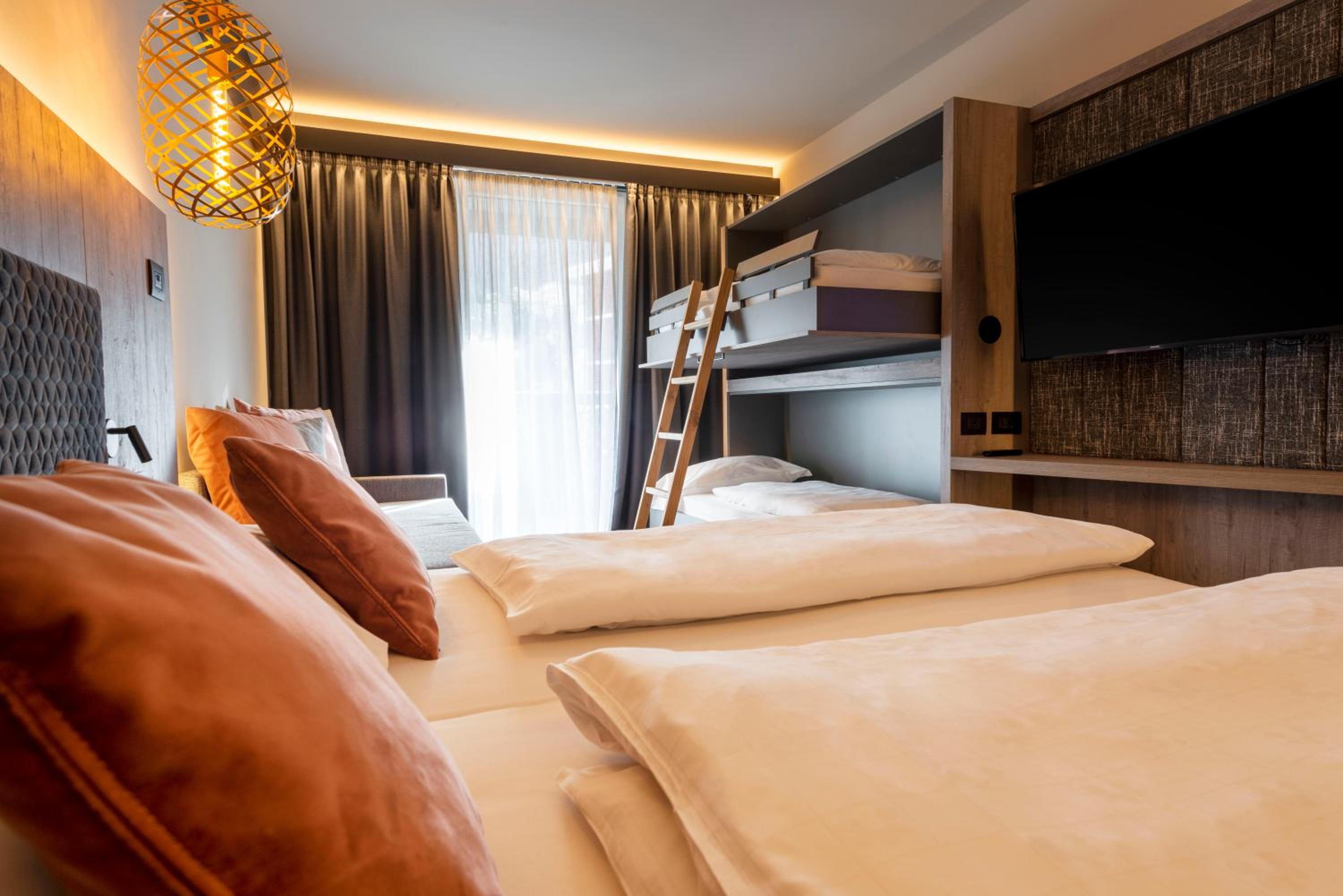 Deluxe Room - Photo 5