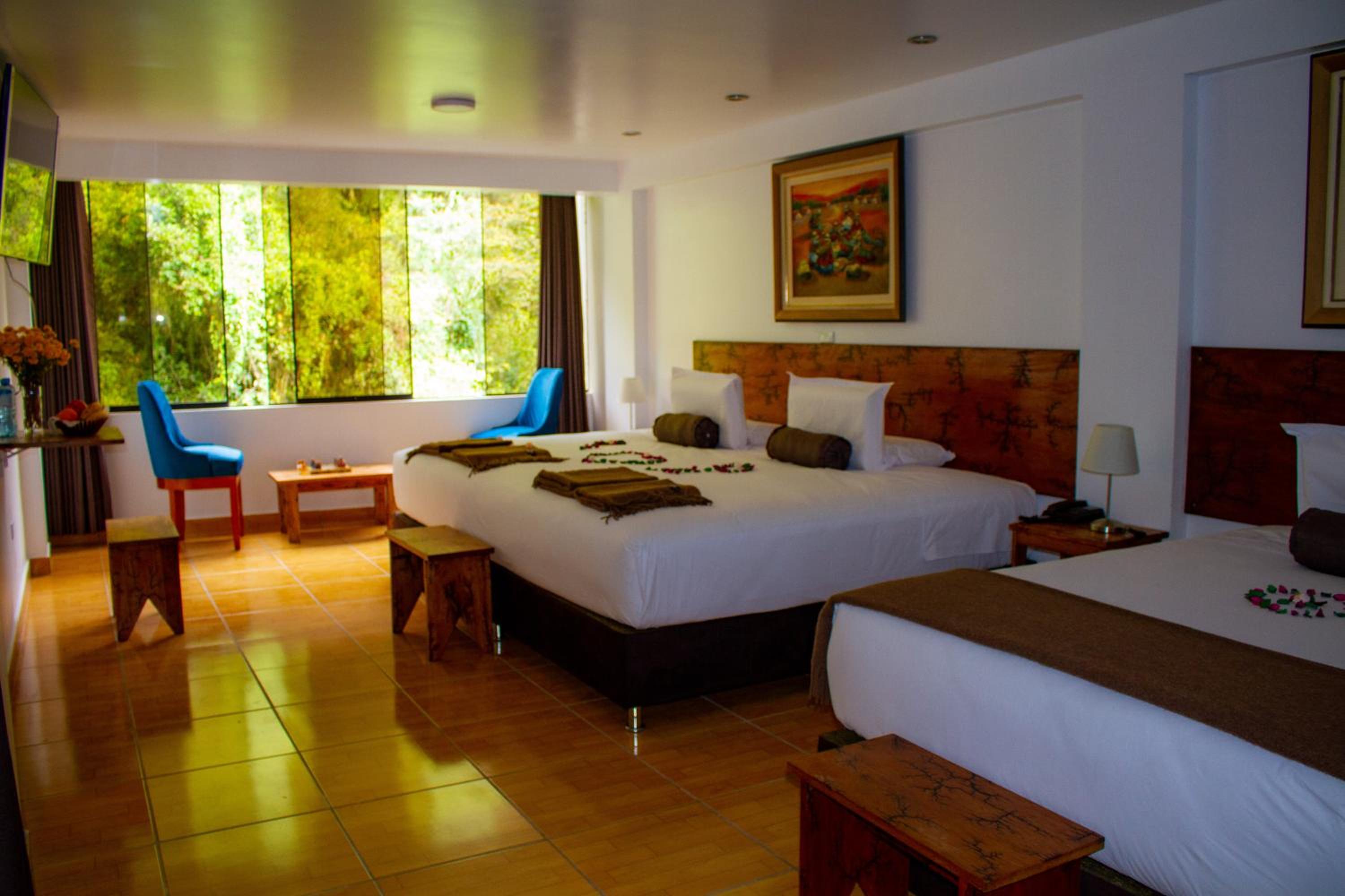 Superior Family Room - Photo 16