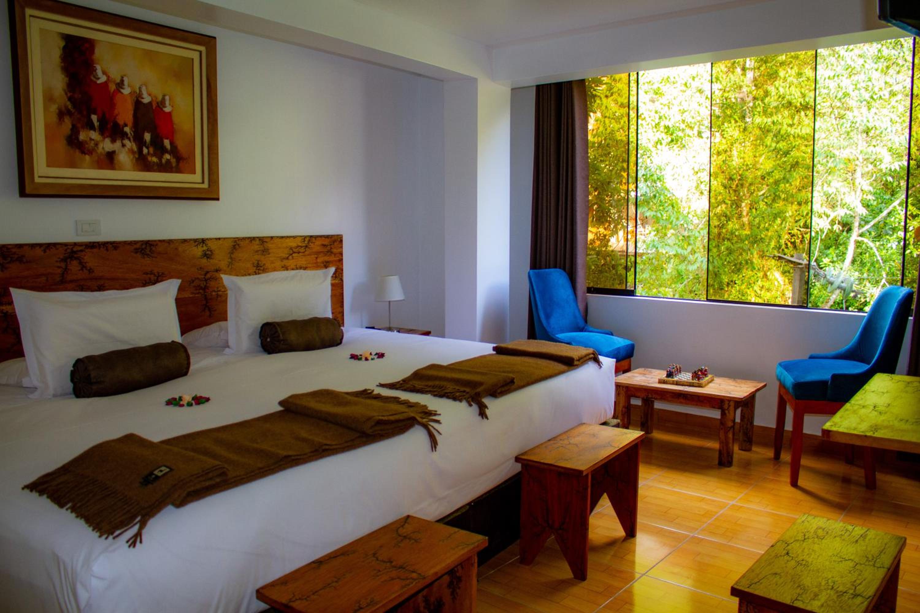 Superior King Room - Photo 13