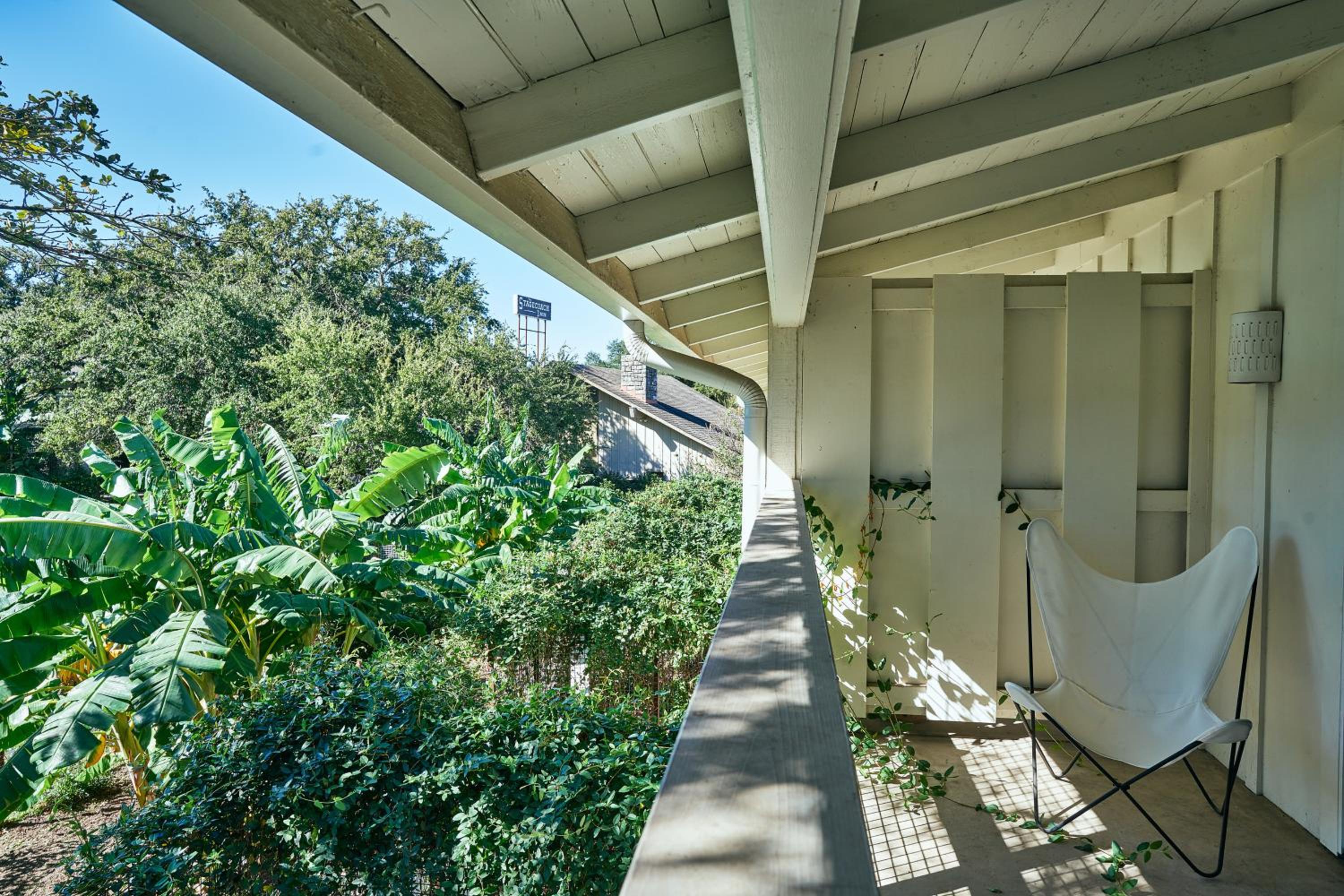 King Room with Balcony - Photo 3