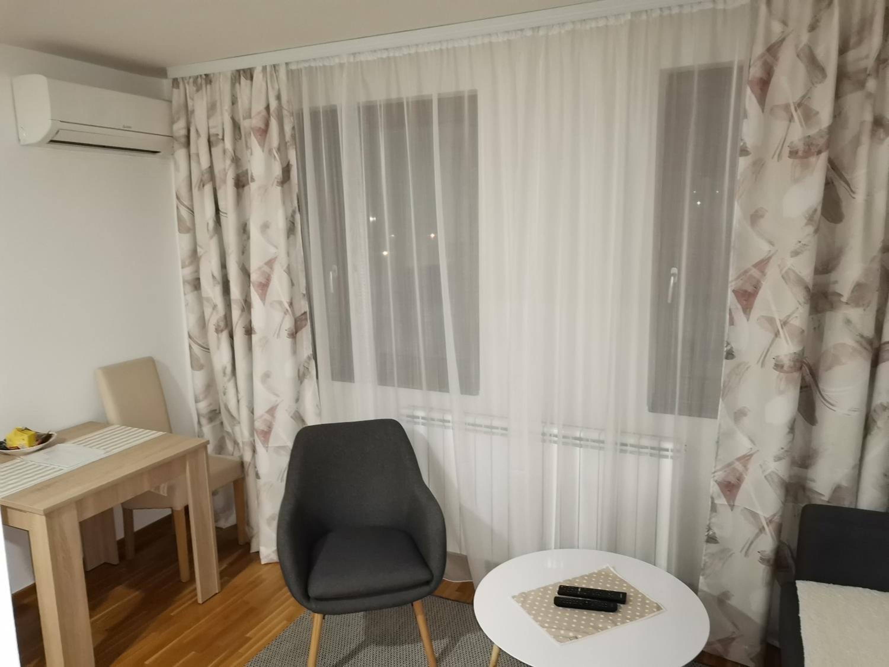 One-Bedroom Apartment photo 2