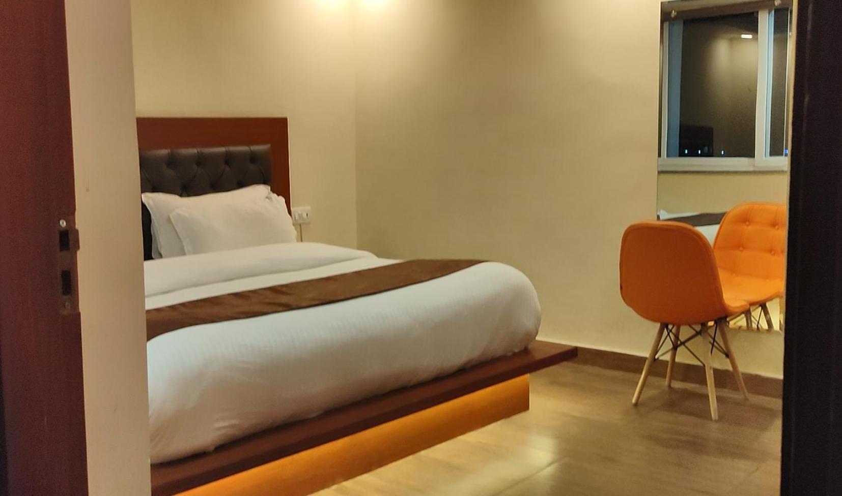Double Room with Mountain View - Photo 12