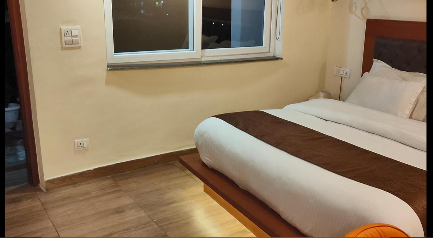 Double Room with Mountain View - Photo 13