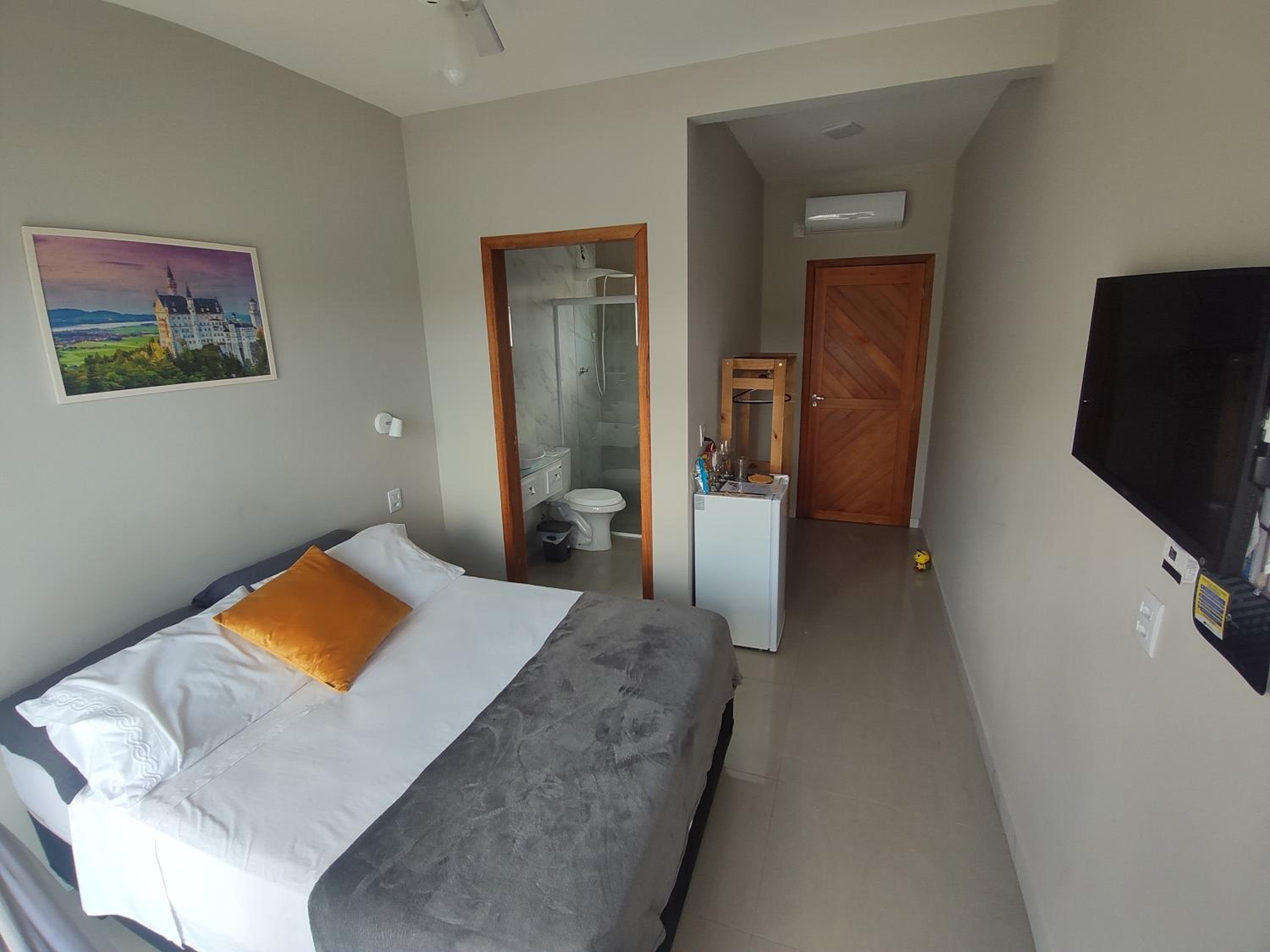 Large Double Room - Photo 7