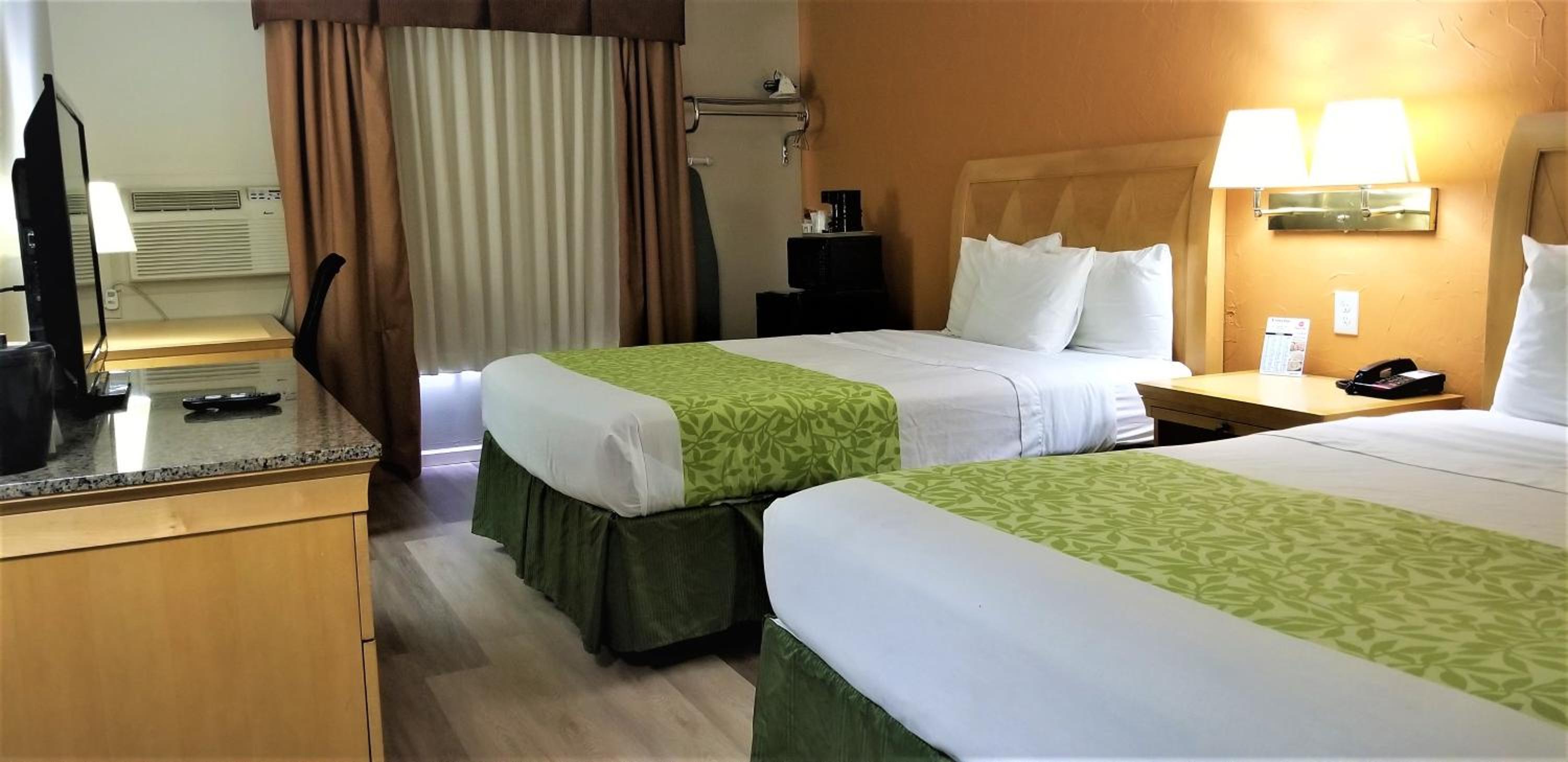 Queen Room with Two Queen Beds - Non-Smoking - Photo 1