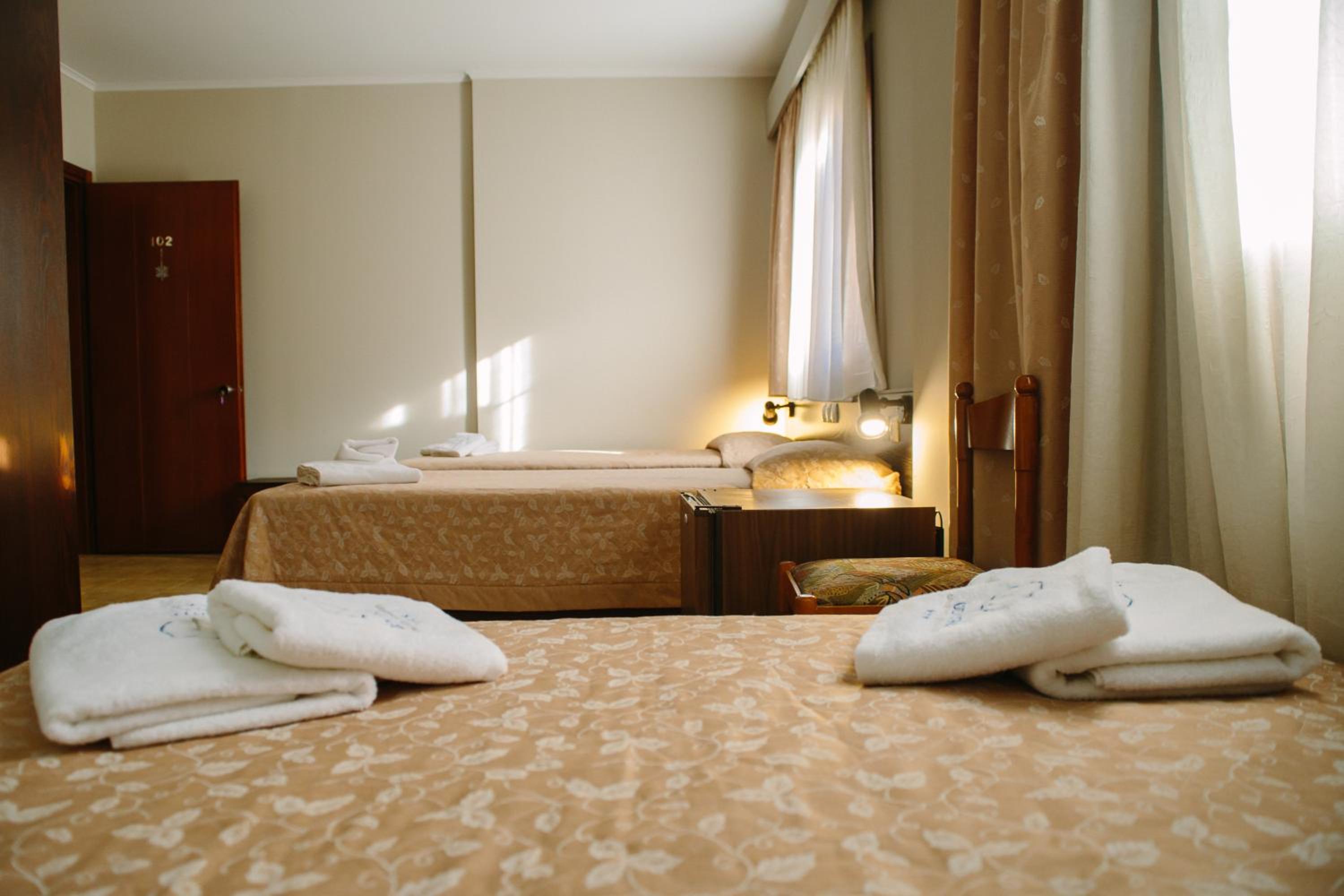 Quadruple Room - Photo 8