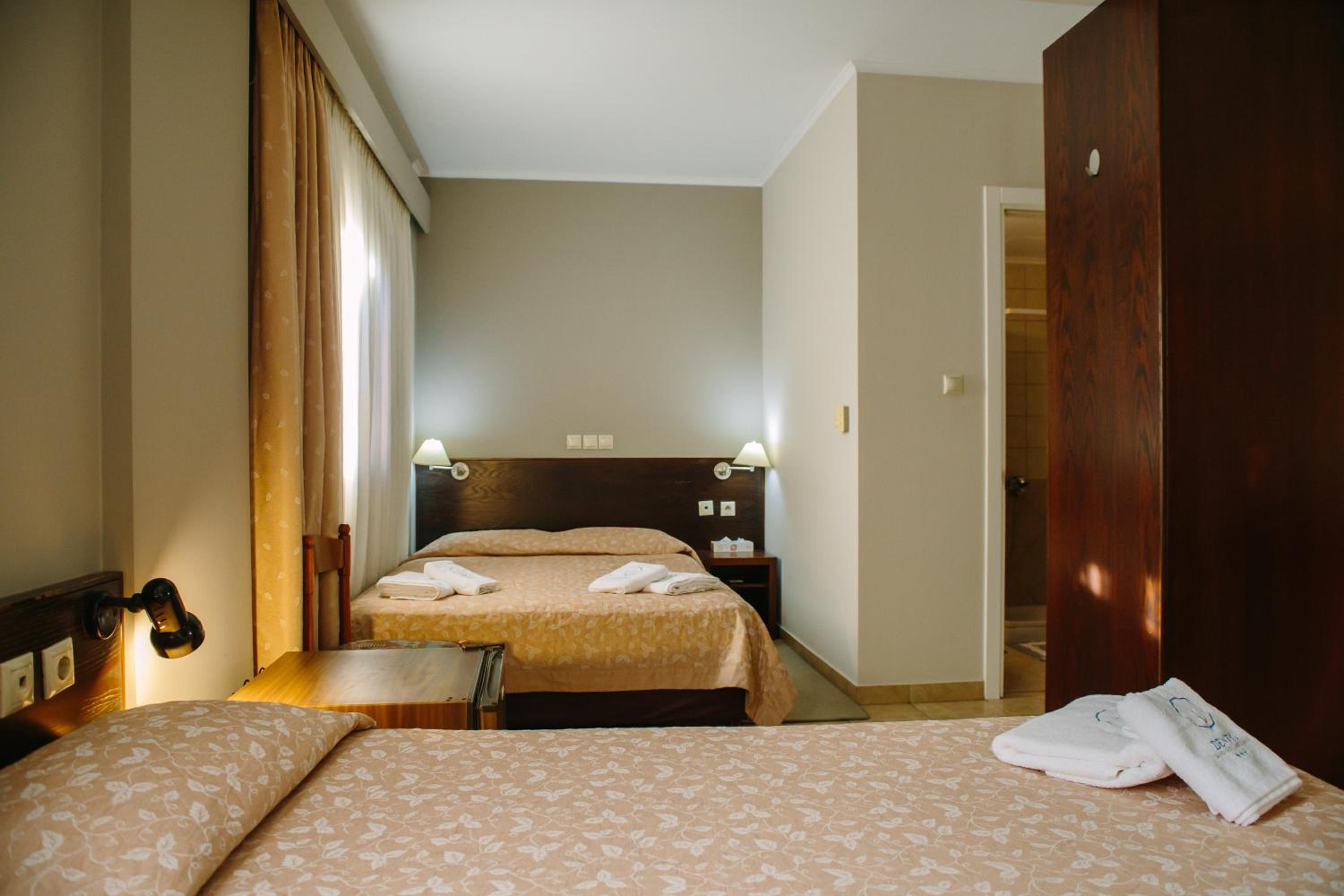 Quadruple Room - Photo 11