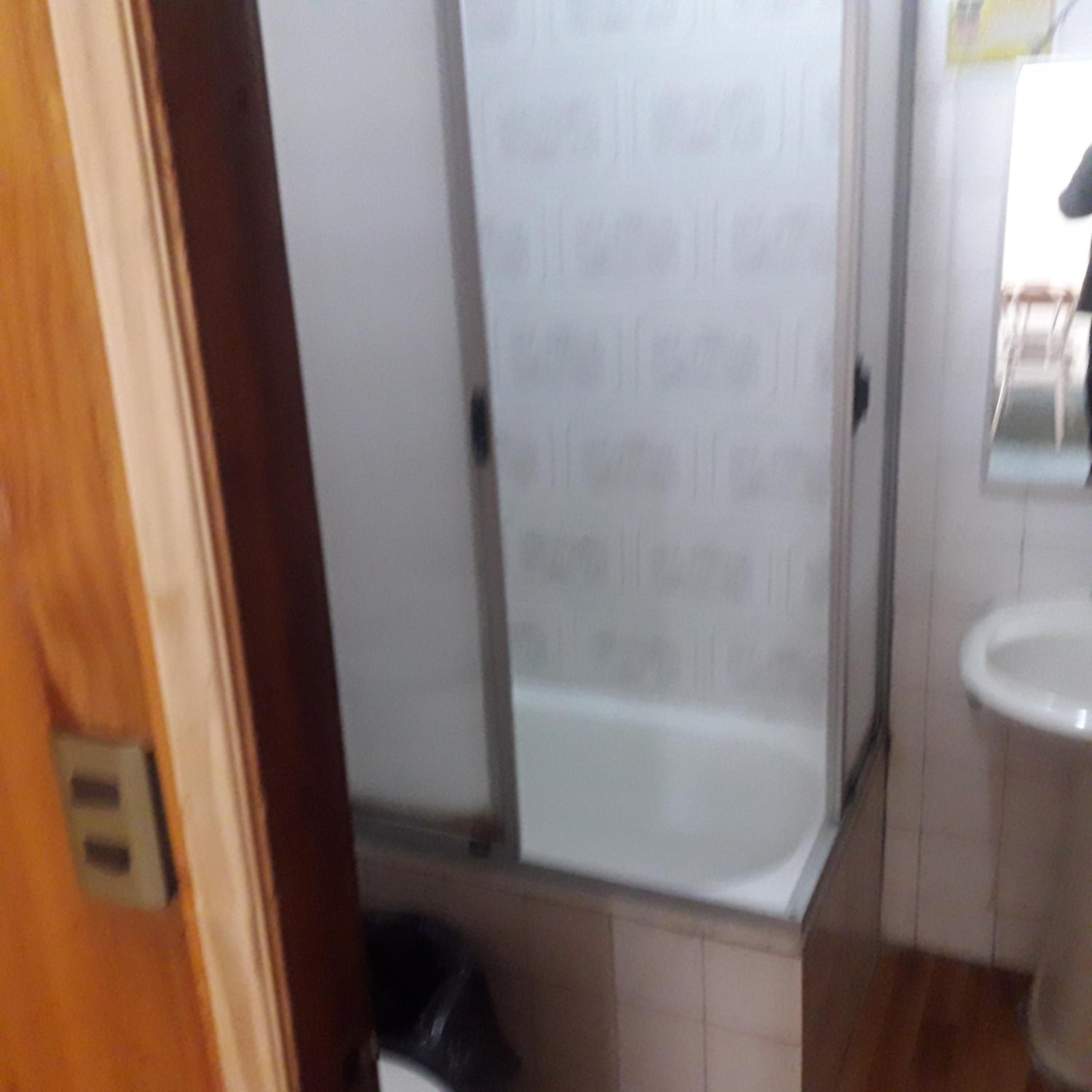 Twin Room with Private Bathroom photo 2