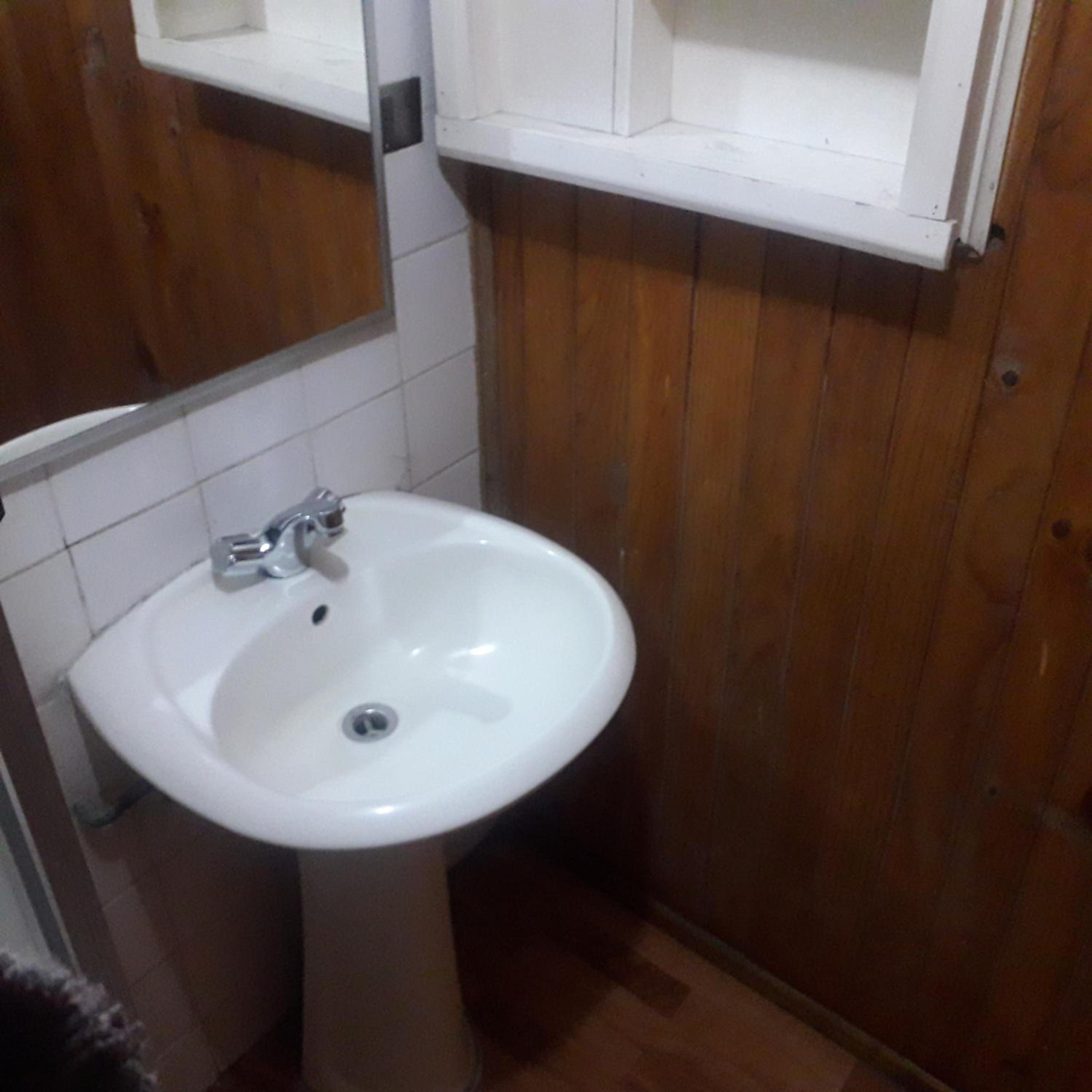 Twin Room with Private Bathroom photo 3