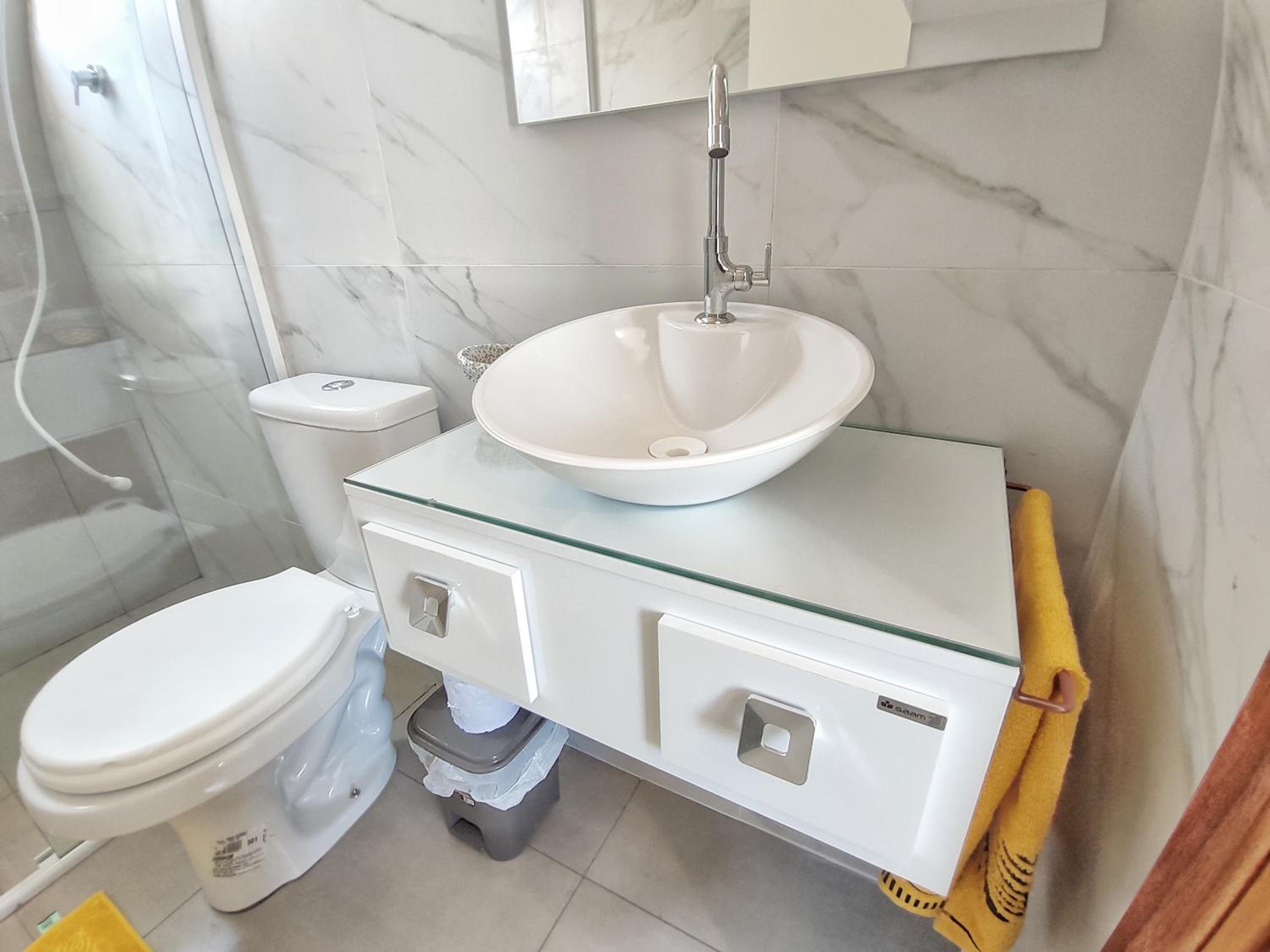 Family Room with Private Bathroom - Photo 7